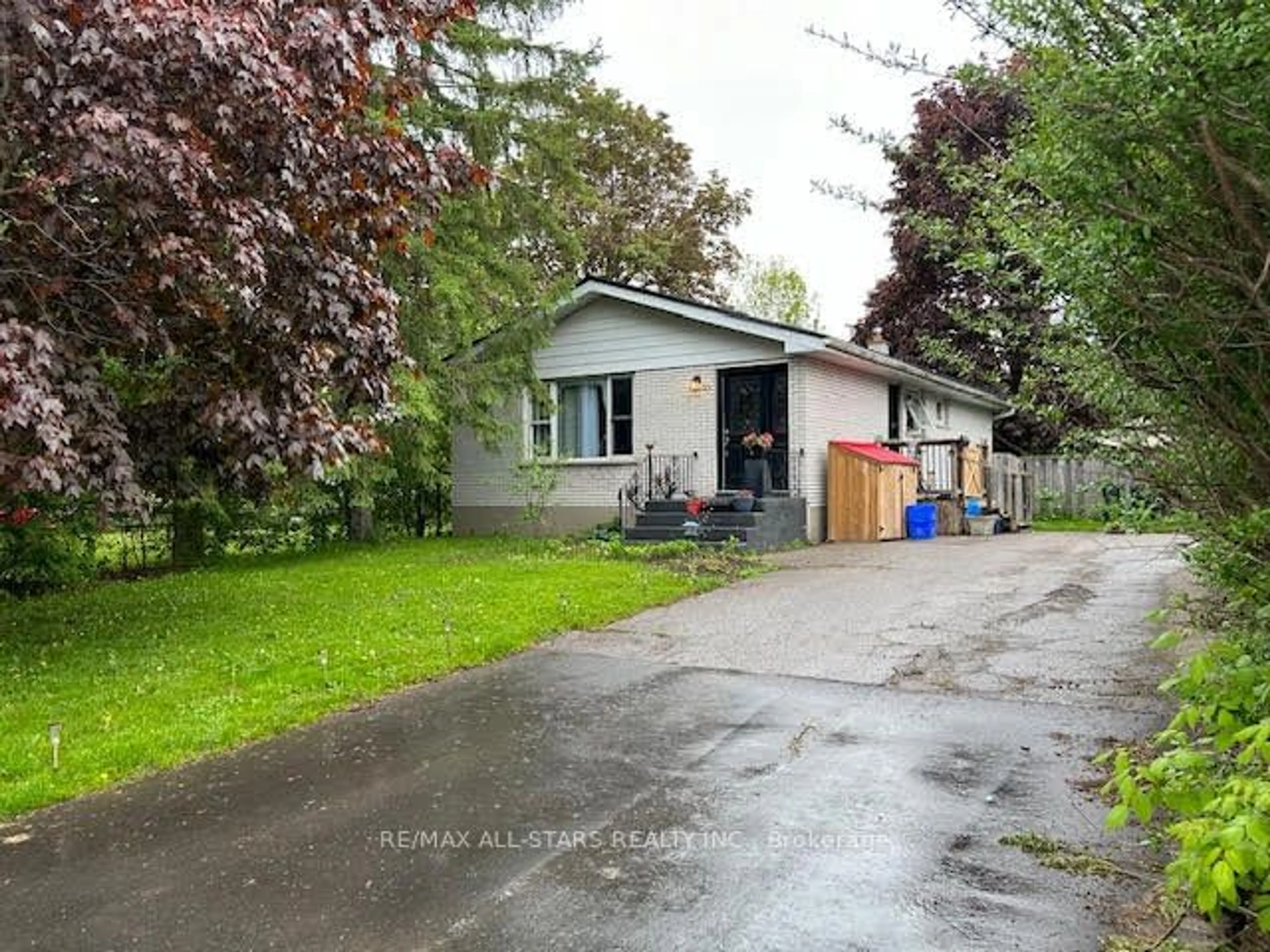 Frontside or backside of a home for 30 Dominion Dr, Kawartha Lakes Ontario K9V 1H7
