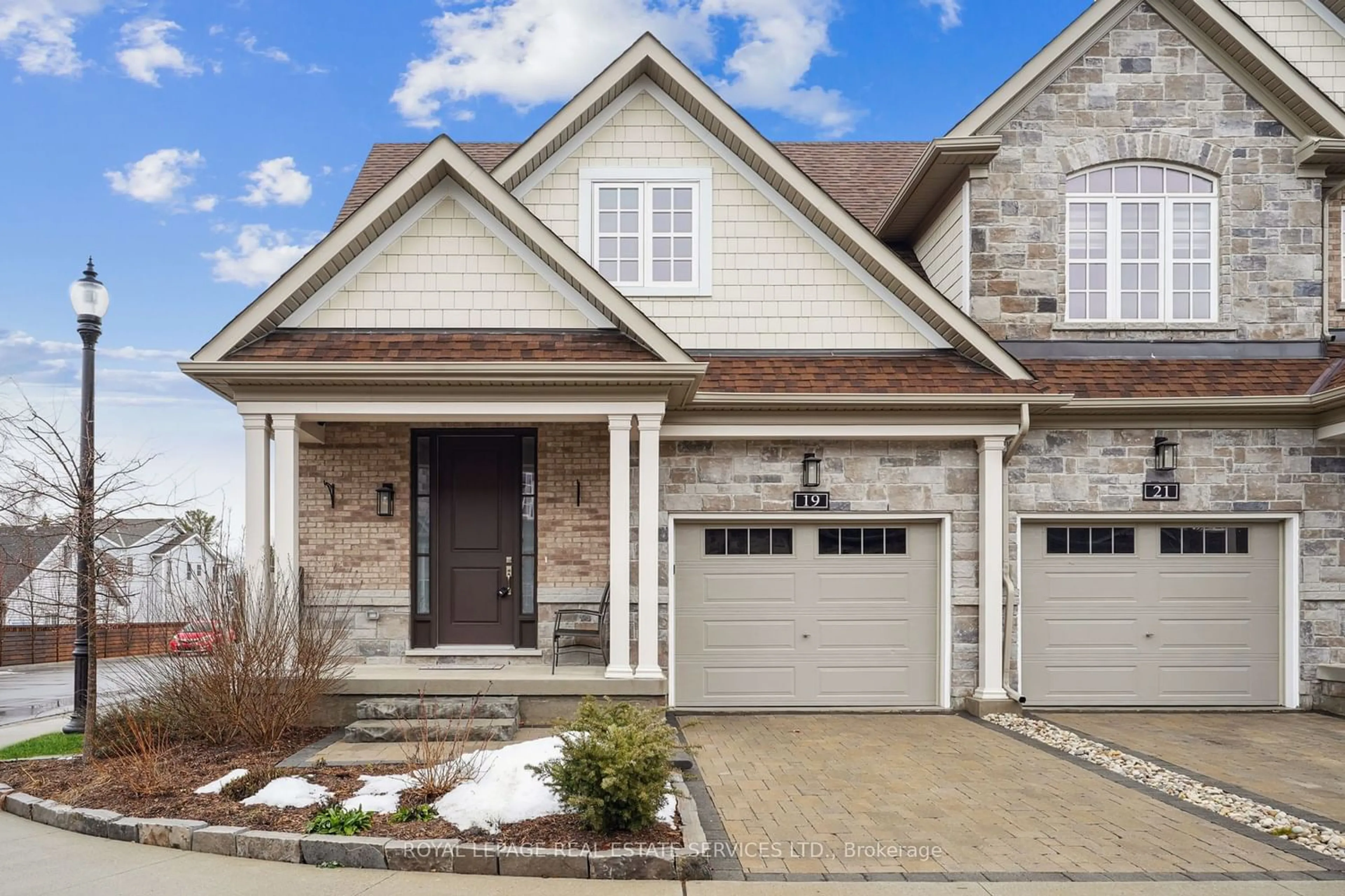 Home with brick exterior material for 19 Windsor Circ, Niagara-on-the-Lake Ontario L0S 1J0