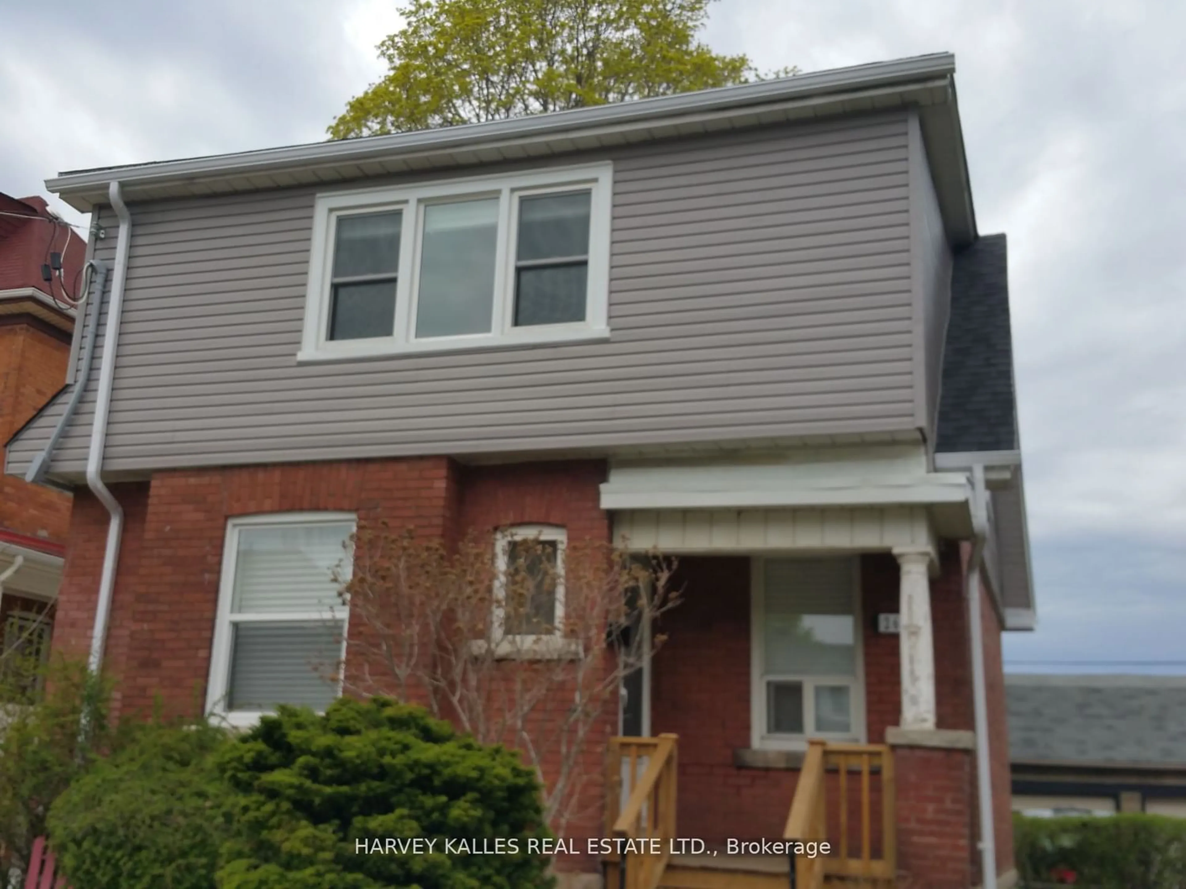 Frontside or backside of a home for 260 Prospect St, Hamilton Ontario L8M 2Z9