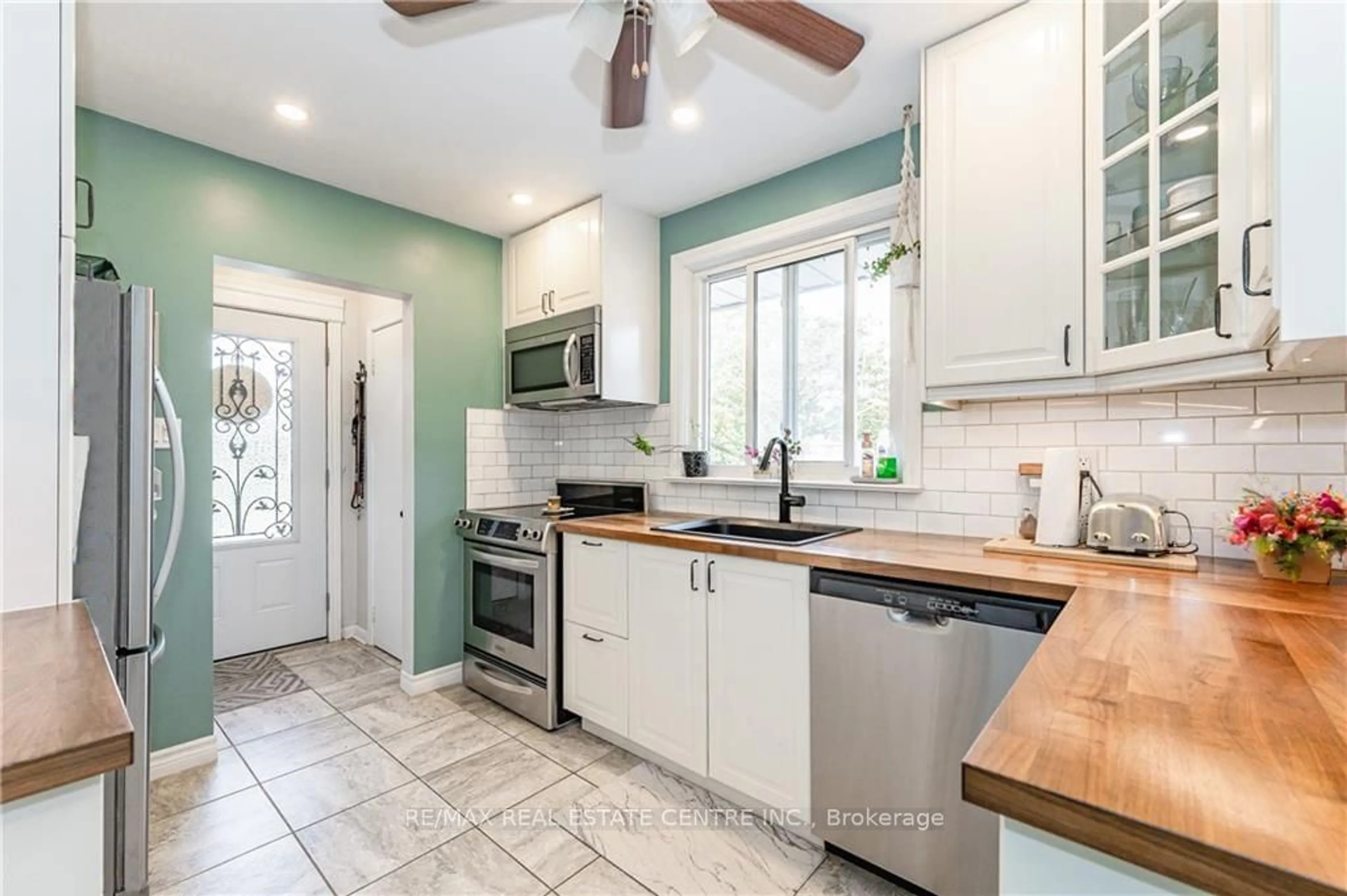 Standard kitchen for 93 Knightswood Blvd, Guelph Ontario N1E 3W8