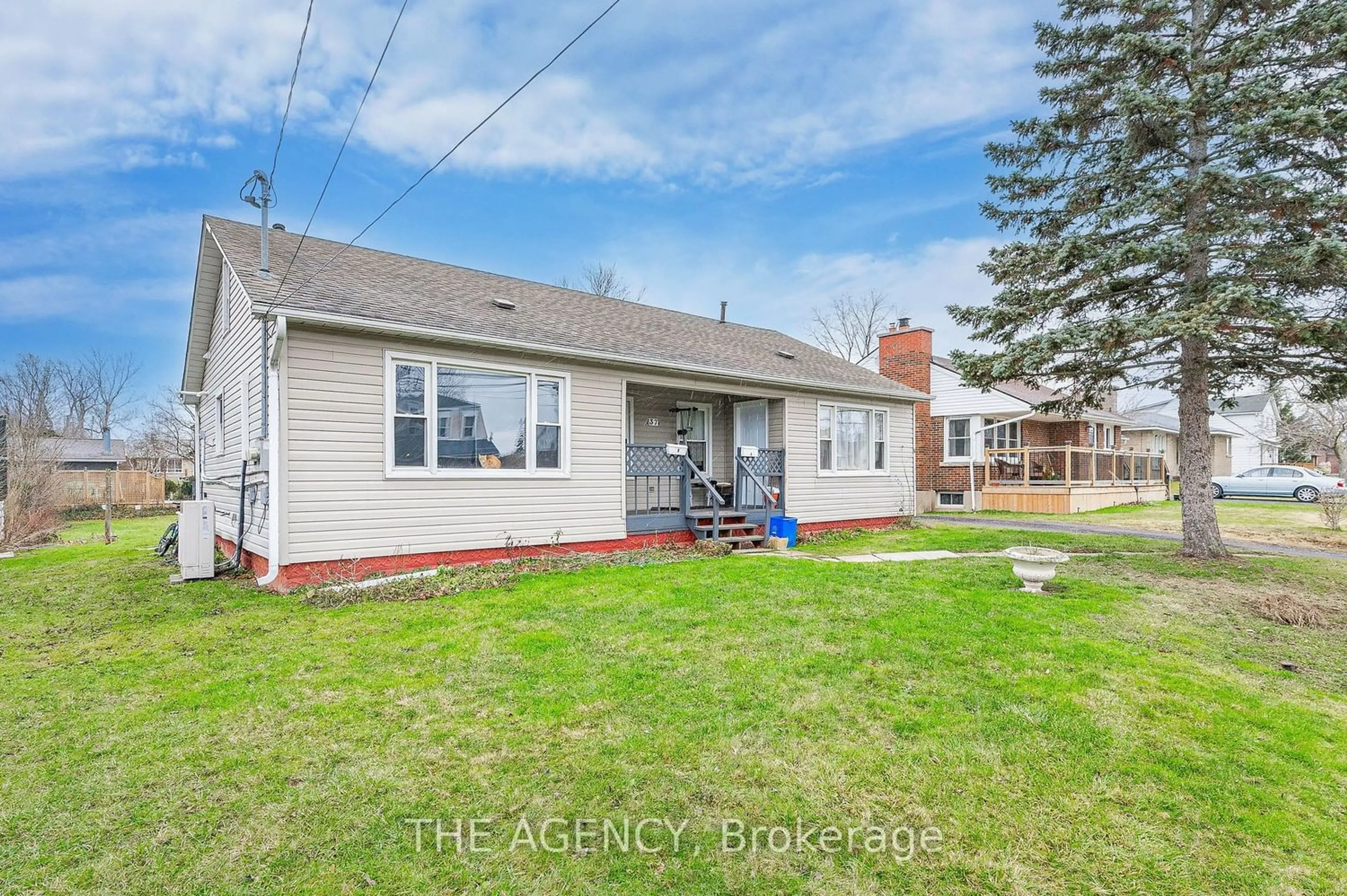 Frontside or backside of a home for 37 Catherine St, Fort Erie Ontario L2A 2G8
