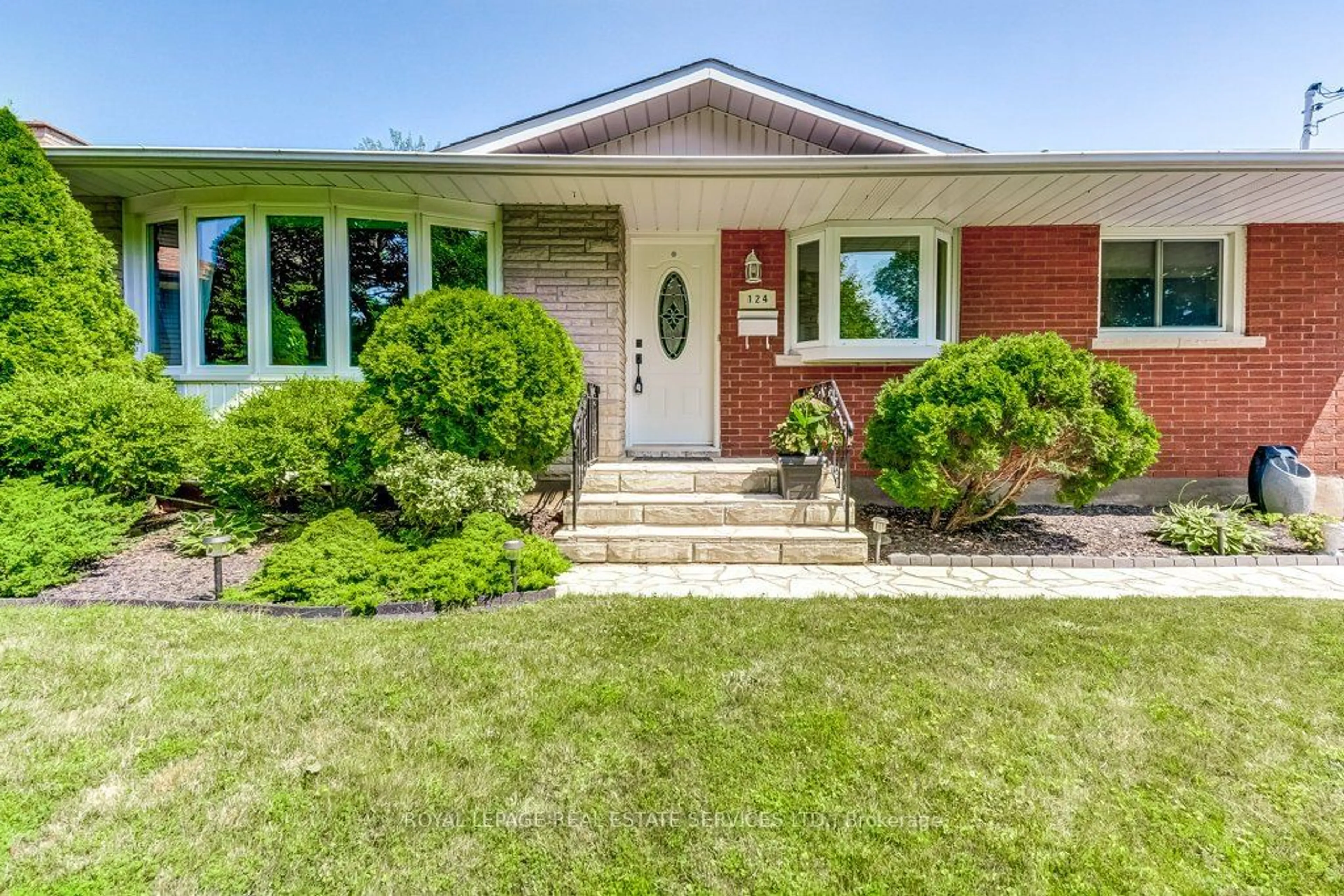 Home with brick exterior material for 124 Windward St, St. Catharines Ontario L2M 4C6