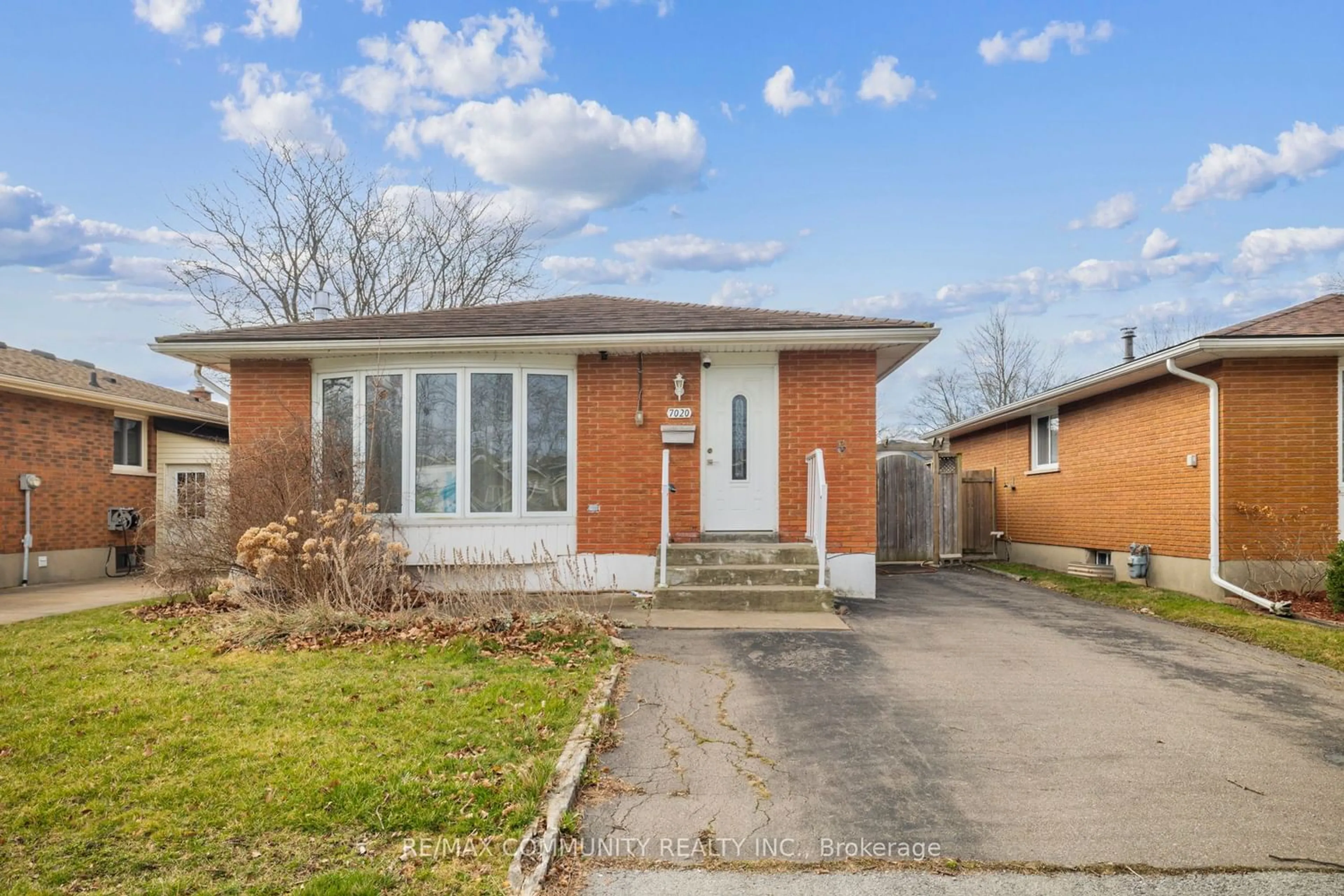 Frontside or backside of a home for 7020 Jill Dr, Niagara Falls Ontario L2G 7G8