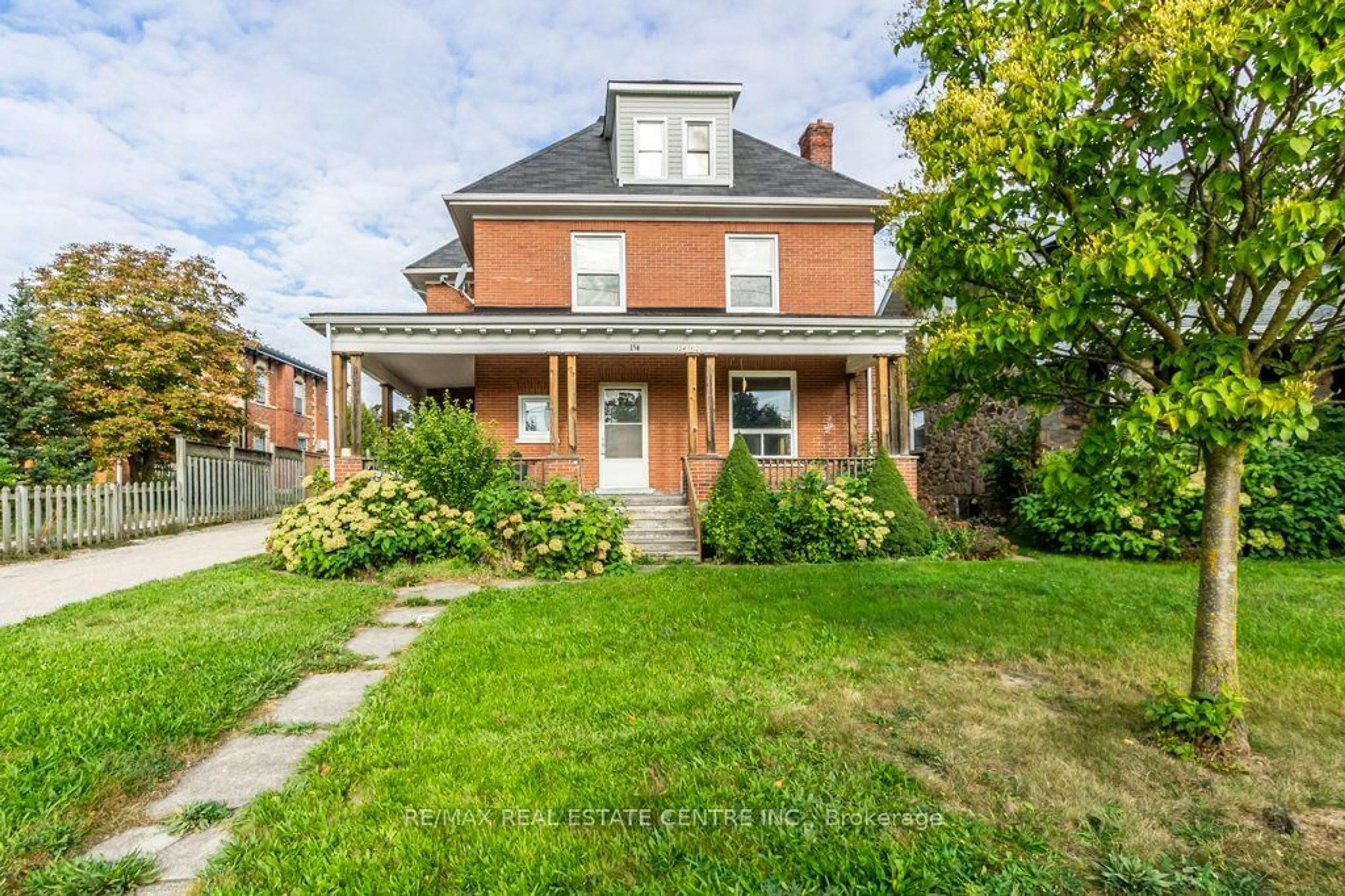 Frontside or backside of a home for 154 Beverly St, Cambridge Ontario N1R 3Z7