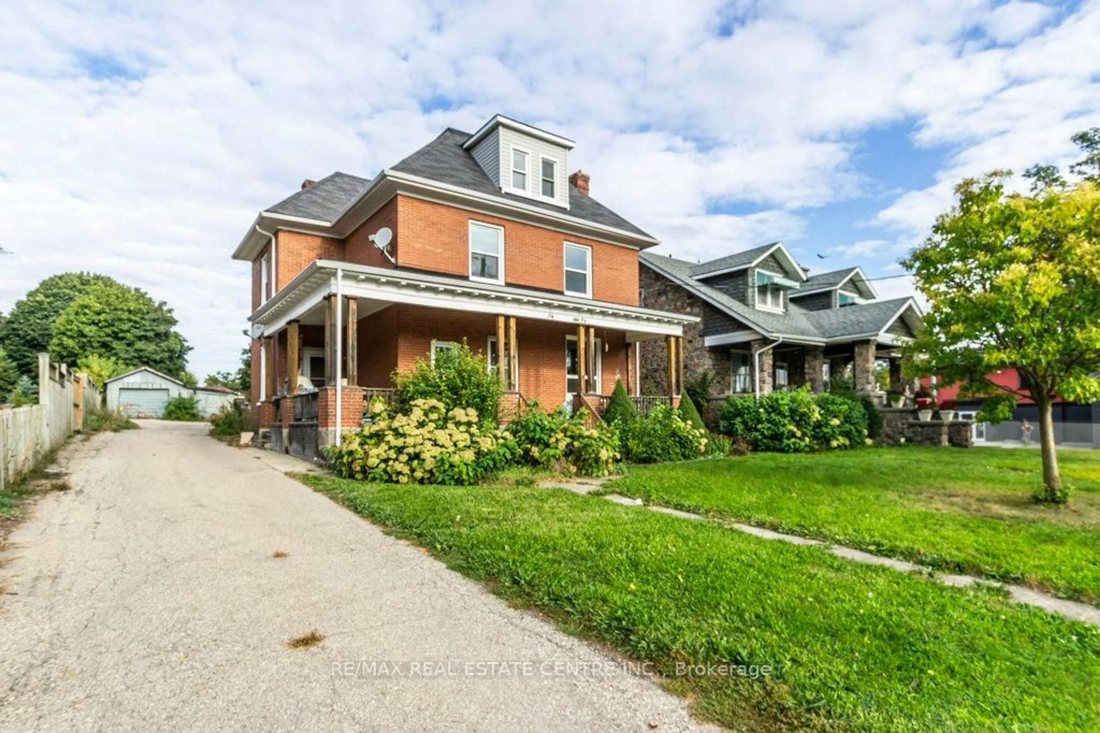 Frontside or backside of a home for 154 Beverly St, Cambridge Ontario N1R 3Z7
