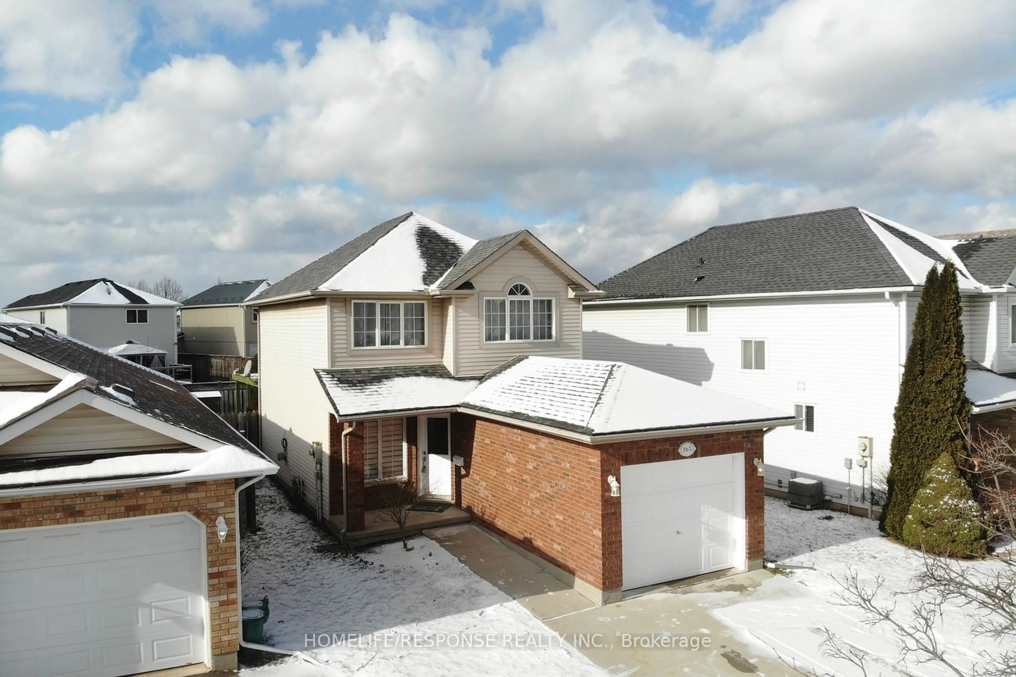 Frontside or backside of a home for 165 Dorchester Blvd, St. Catharines Ontario L2N 7Z2