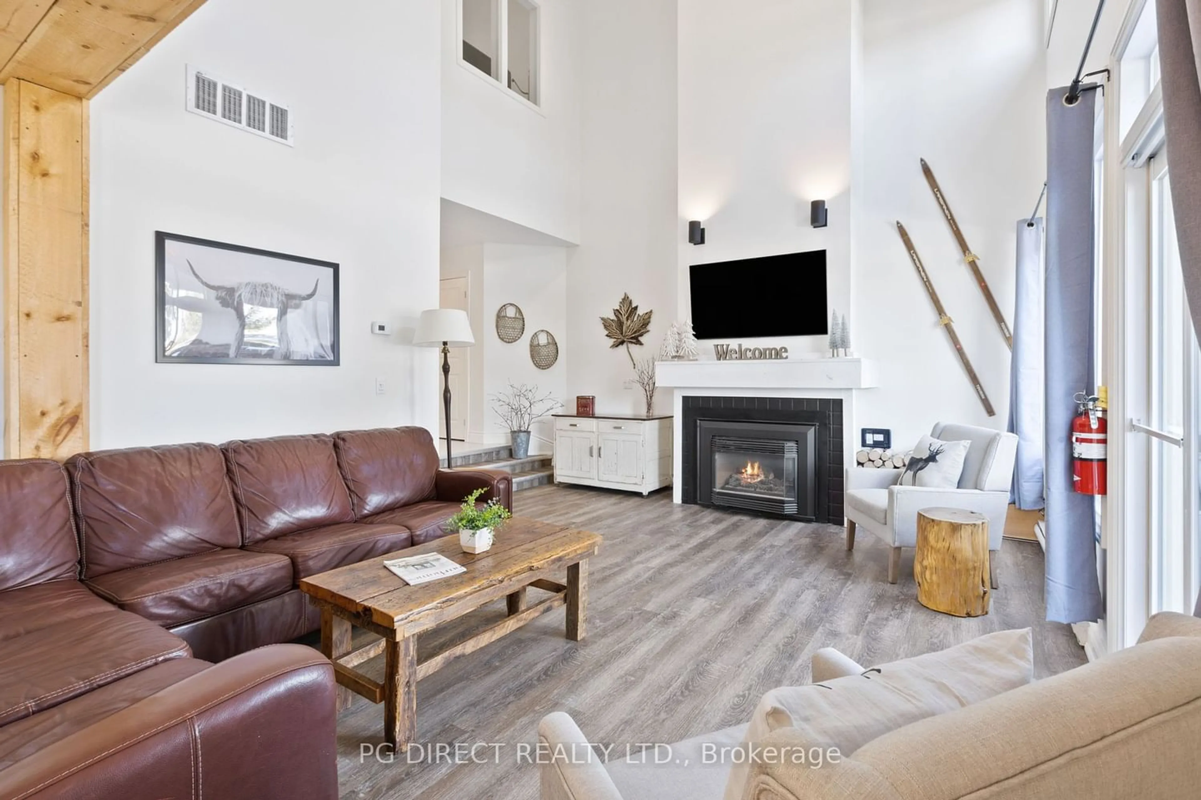 Living room, wood floors for 107 Wintergreen Pl #117, Blue Mountains Ontario L9Y 0P8