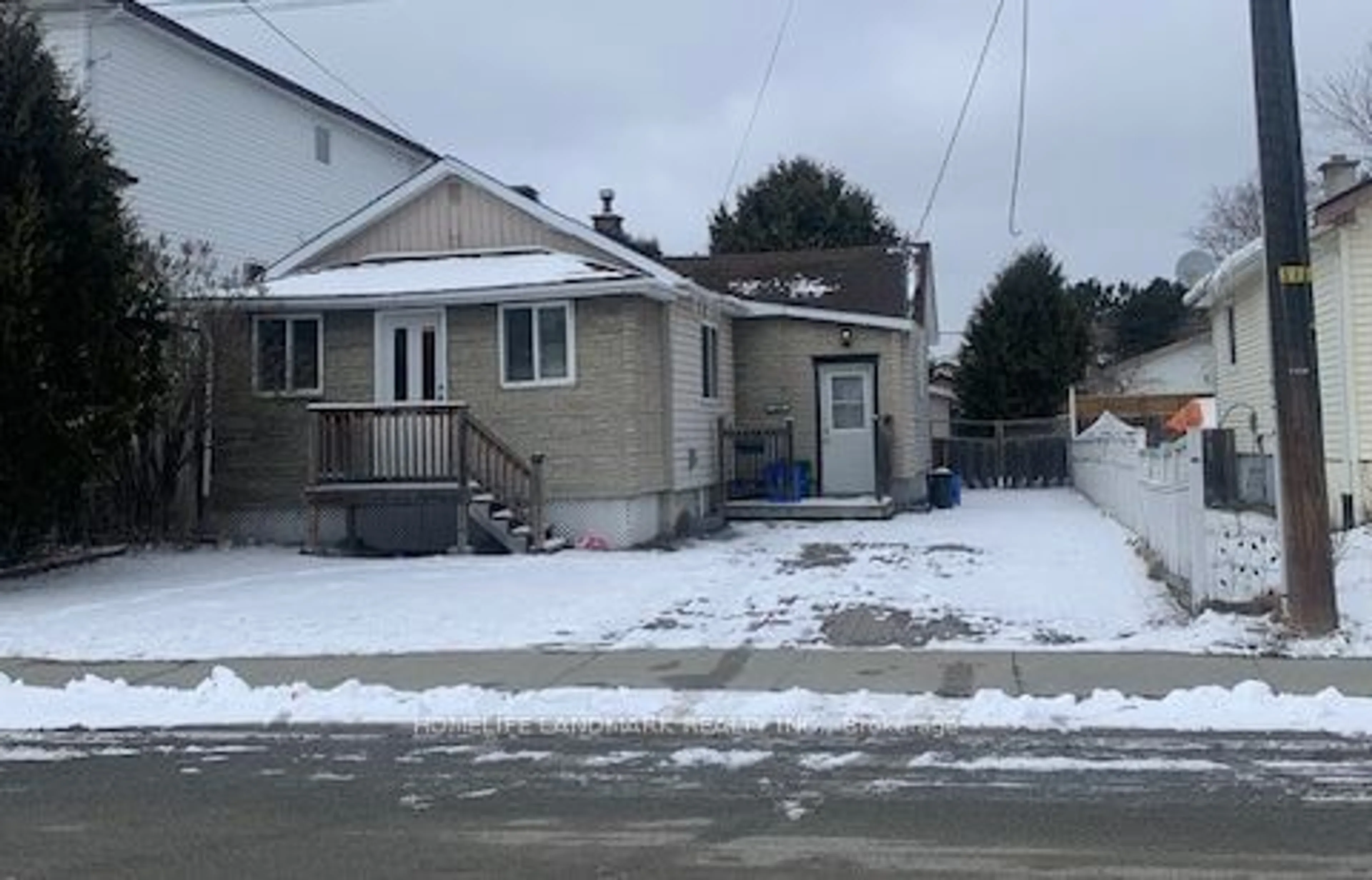 Frontside or backside of a home for 400 St. George St, Greater Sudbury Ontario P3B 2L6