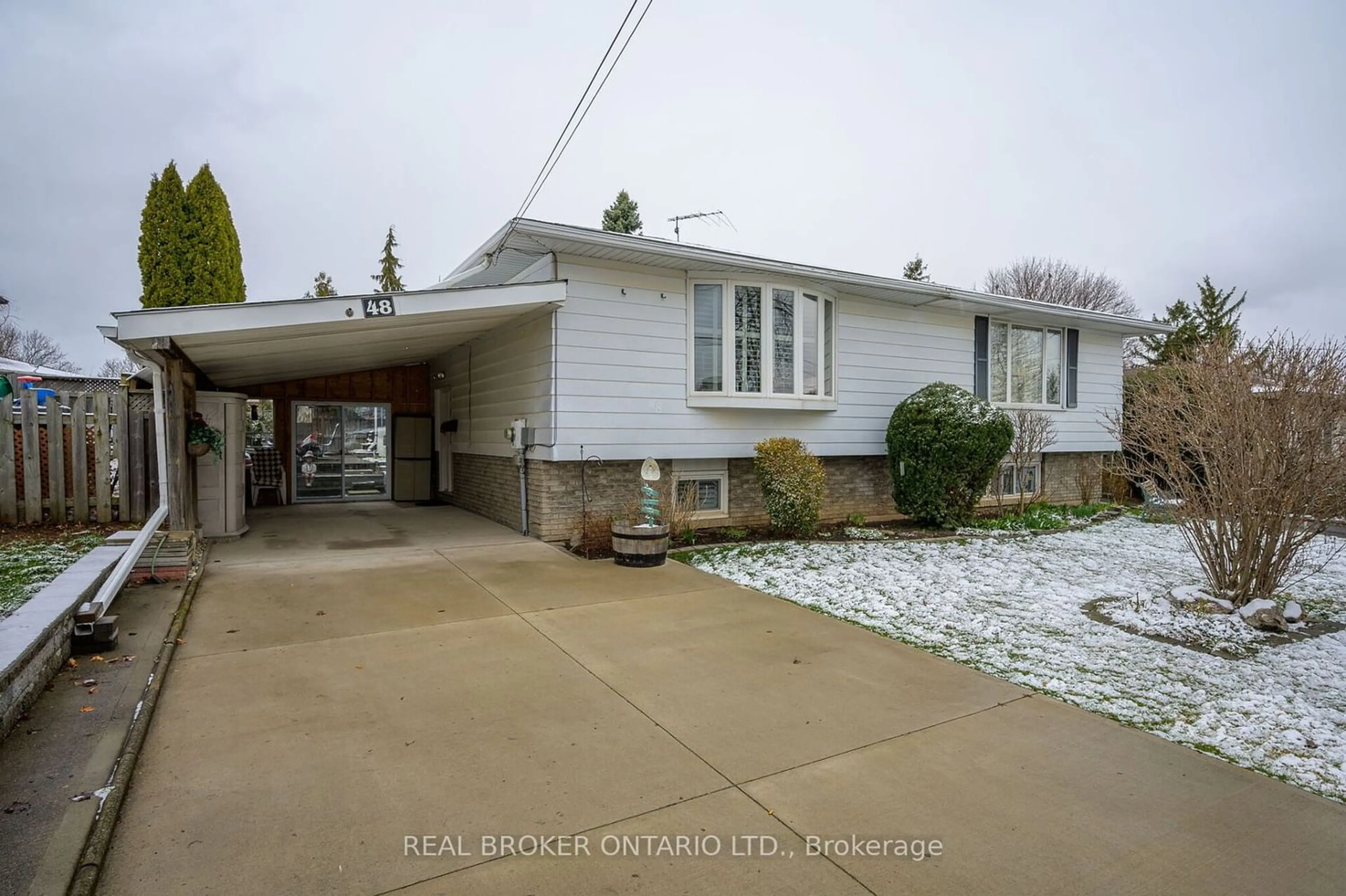 Frontside or backside of a home for 48 Townline Rd, St. Catharines Ontario L2T 3Y3