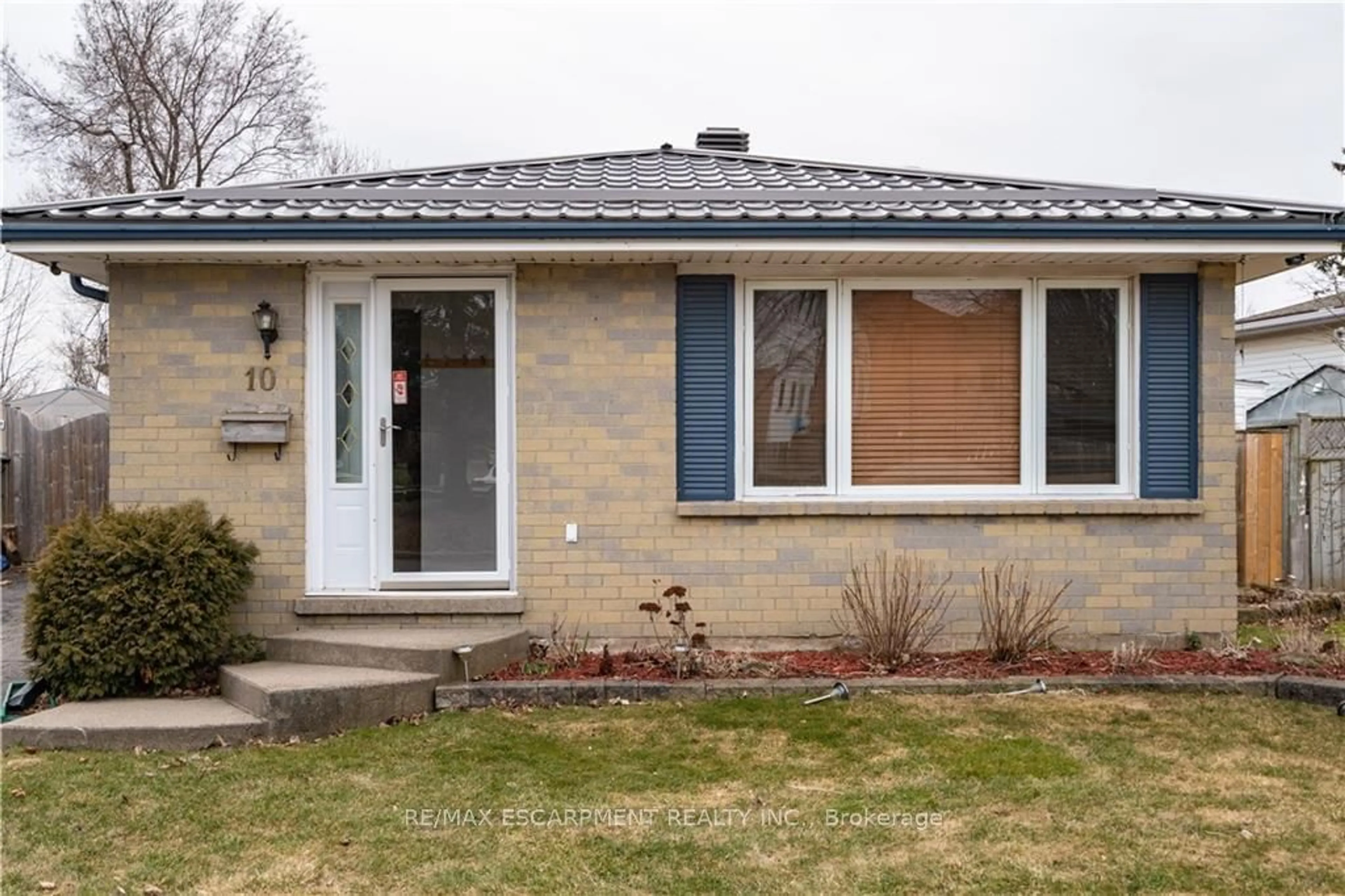 Home with brick exterior material for 10 William Johnson St, Hamilton Ontario L8J 1B1