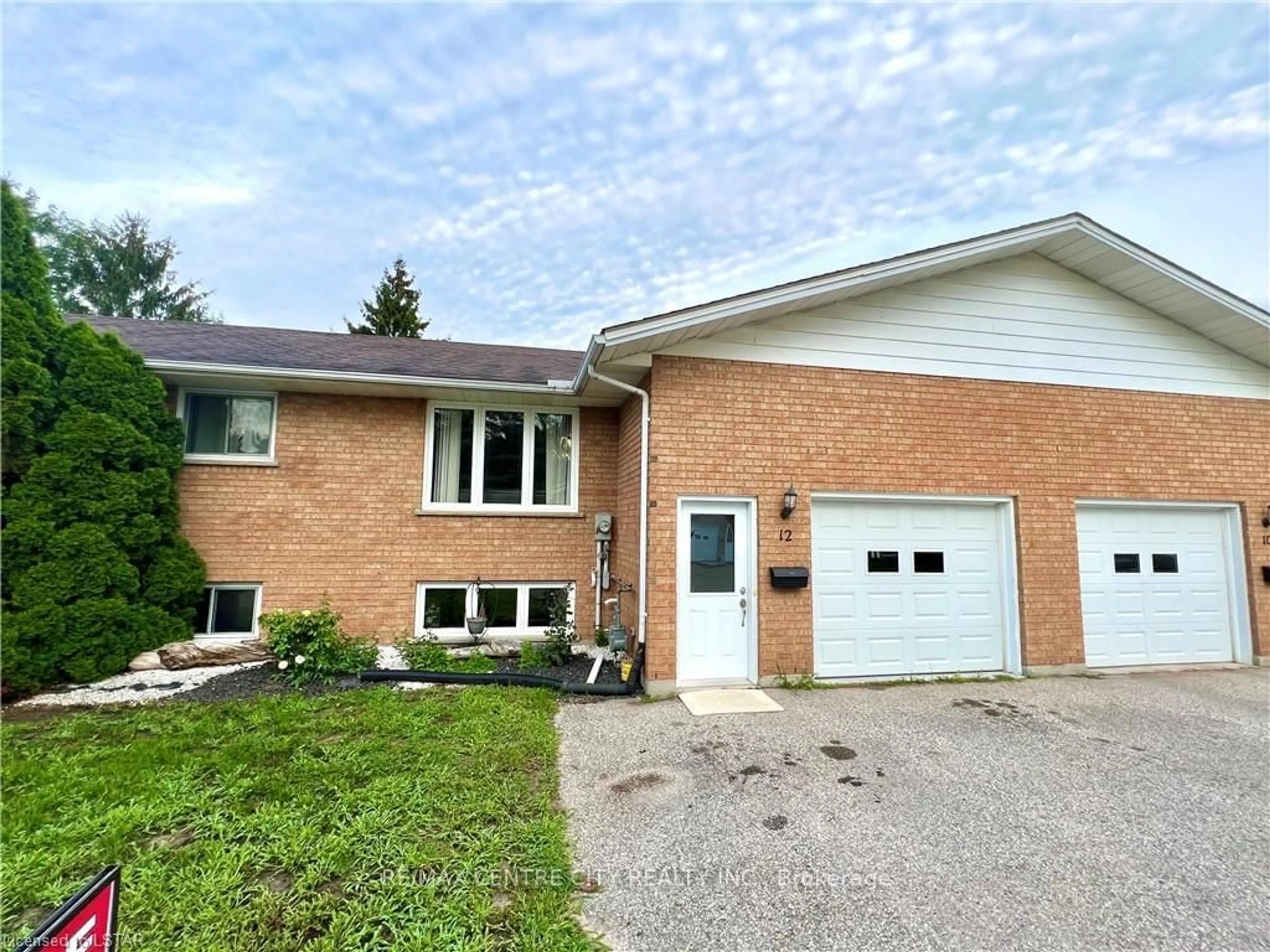 Frontside or backside of a home for 214 South St #12, Aylmer Ontario N5H 3E6