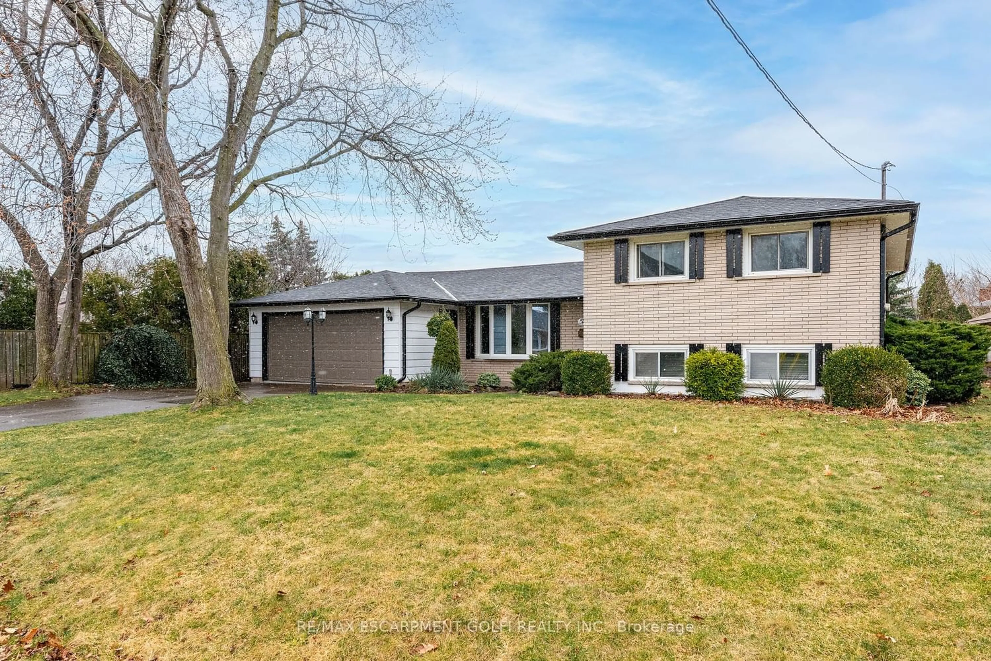 Frontside or backside of a home for 3 Forest Rd, Grimsby Ontario L3M 2J2