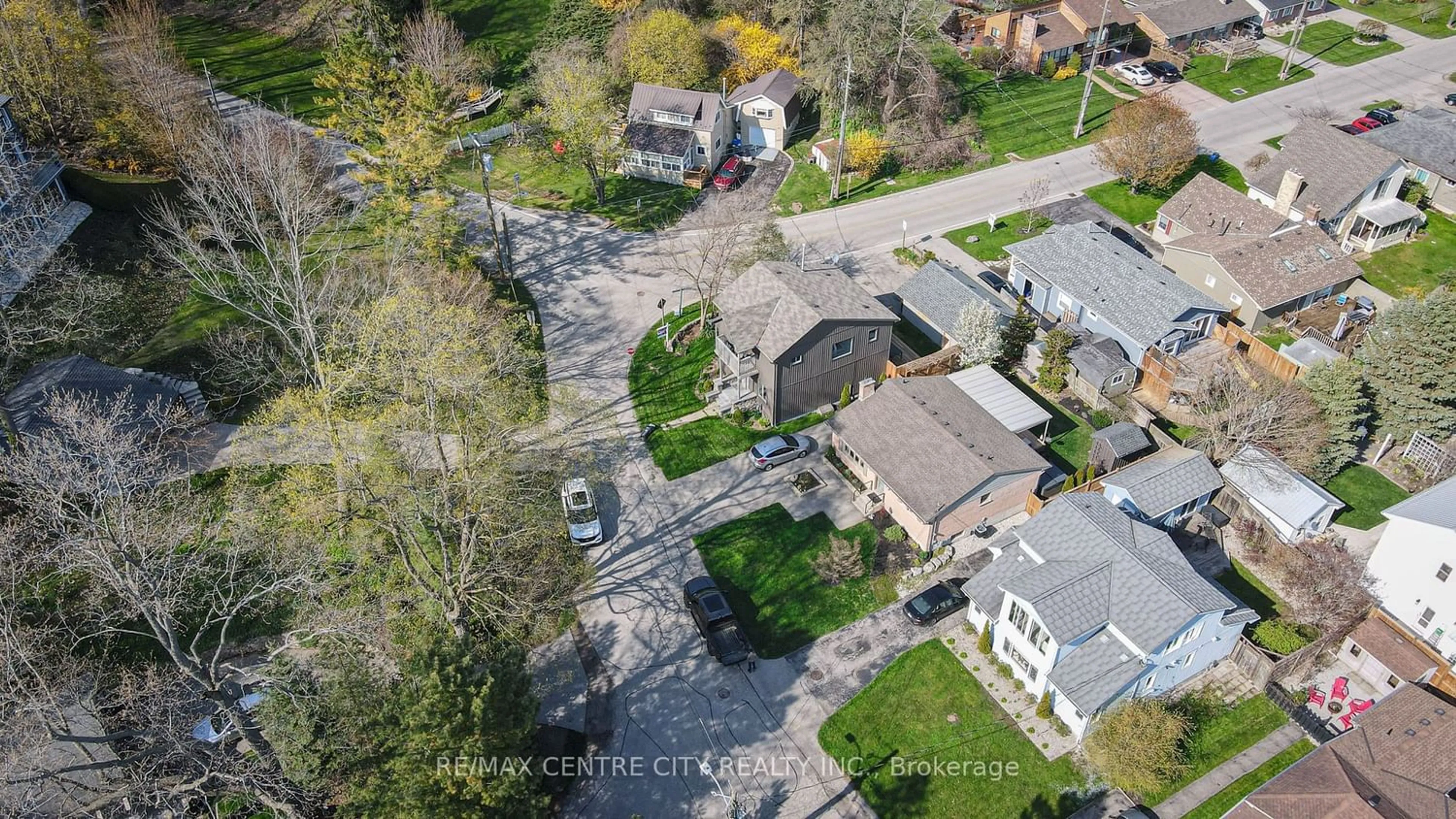 Frontside or backside of a home for 215 Vimy Rdge, Central Elgin Ontario N5L 1A3