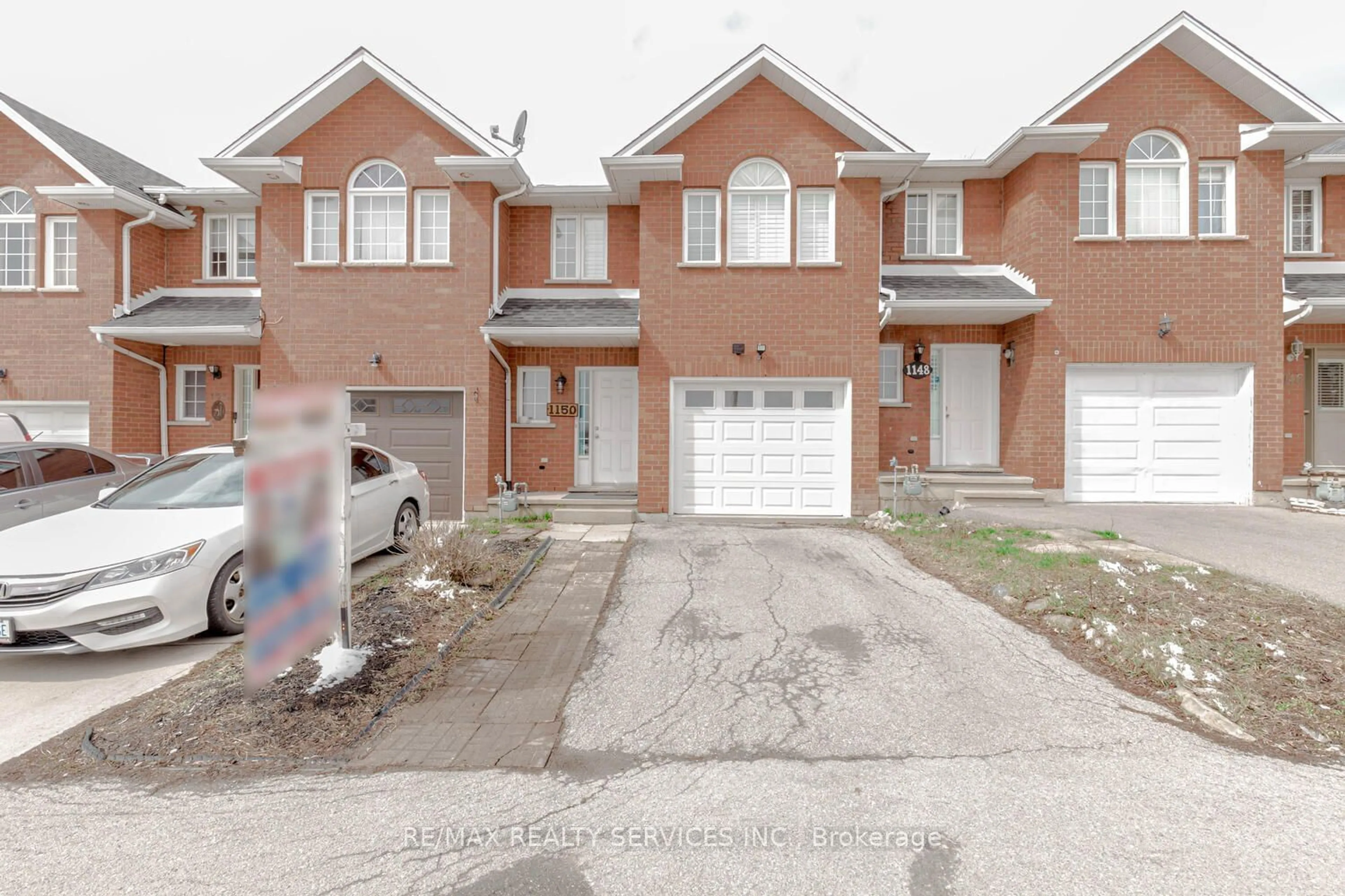 A pic from exterior of the house or condo for 1150 Upper Wentworth St, Hamilton Ontario L9A 5G2