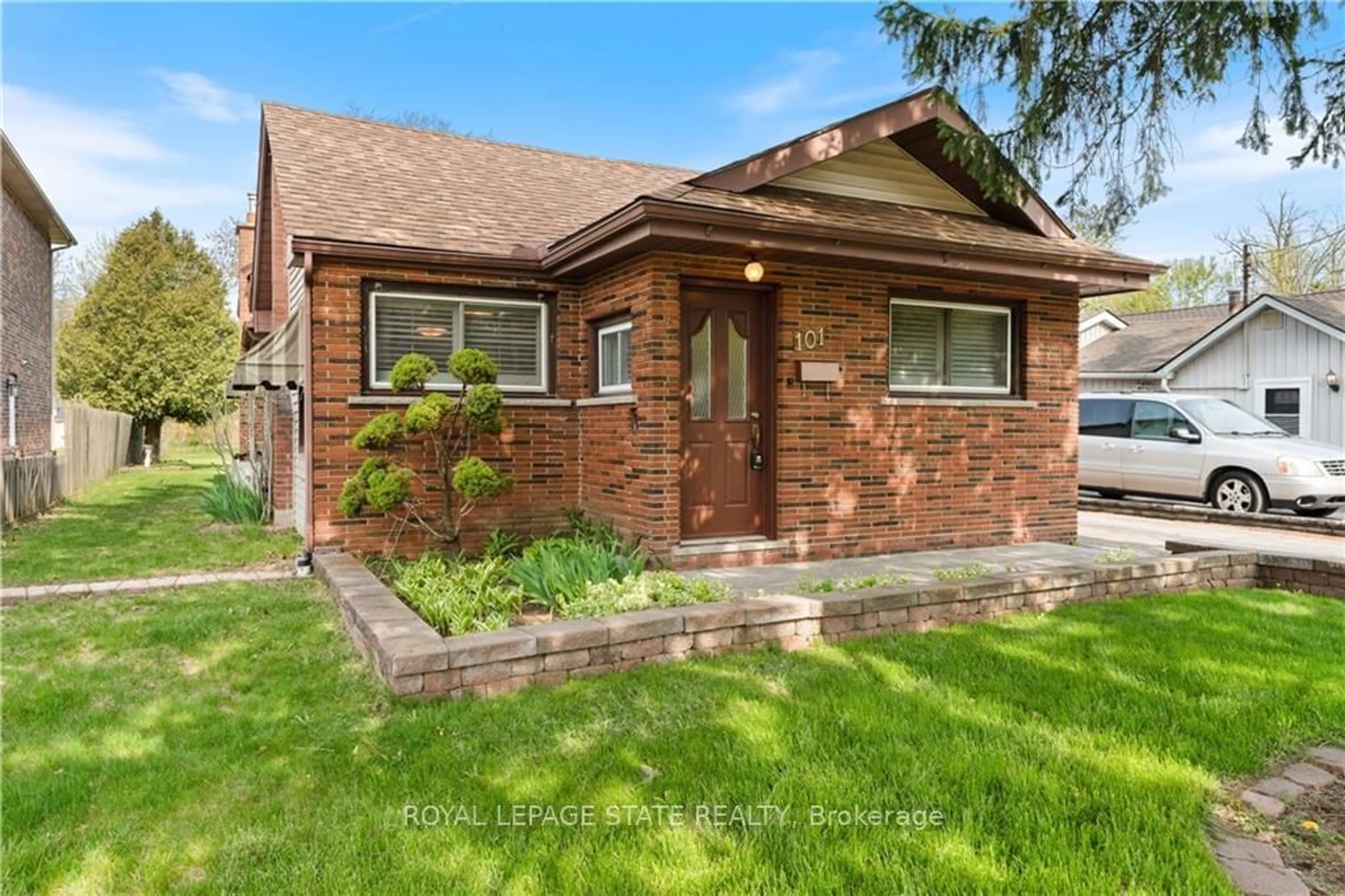 Home with brick exterior material for 101 Teal Ave, Hamilton Ontario L8E 3B5