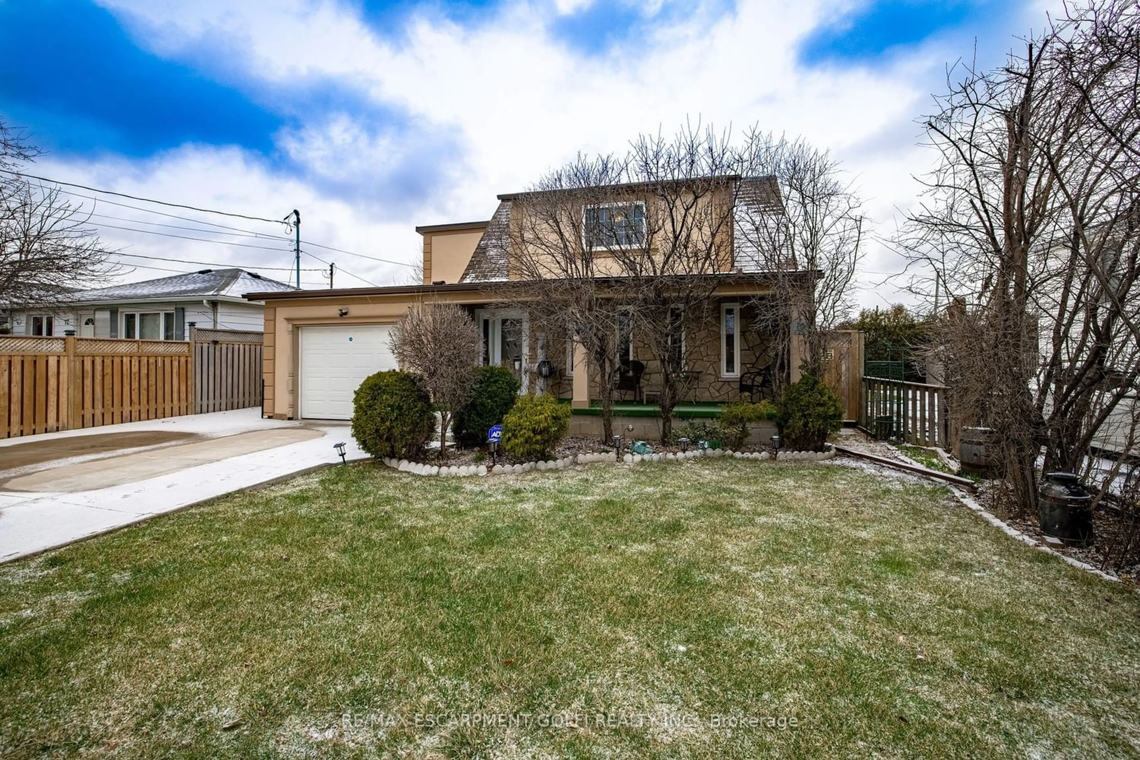 Frontside or backside of a home for 79 Worsley Rd, Hamilton Ontario L8E 2C8