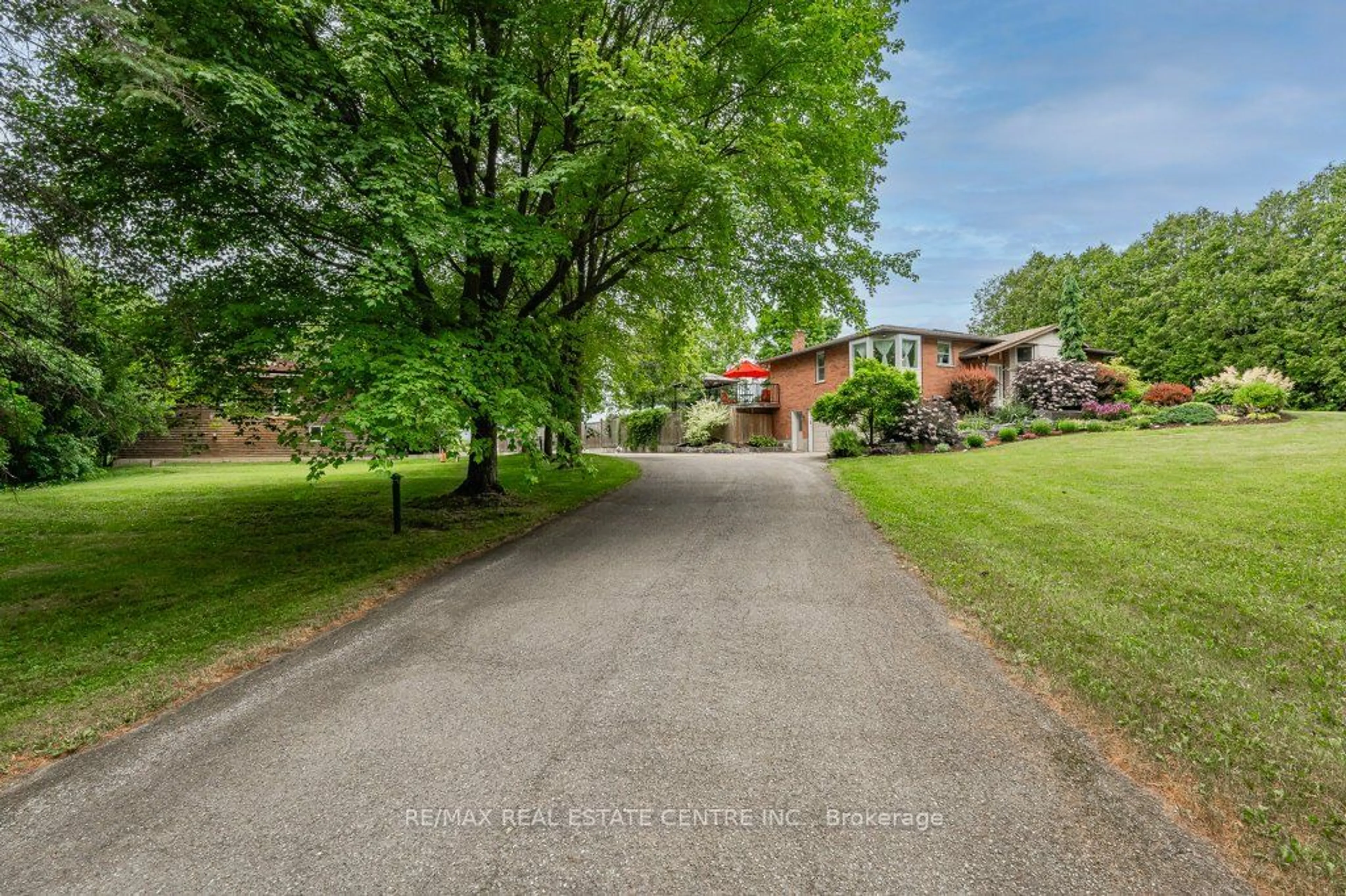 A pic from exterior of the house or condo, the street view for 6954 Fife Rd, Guelph/Eramosa Ontario N1H 6J4