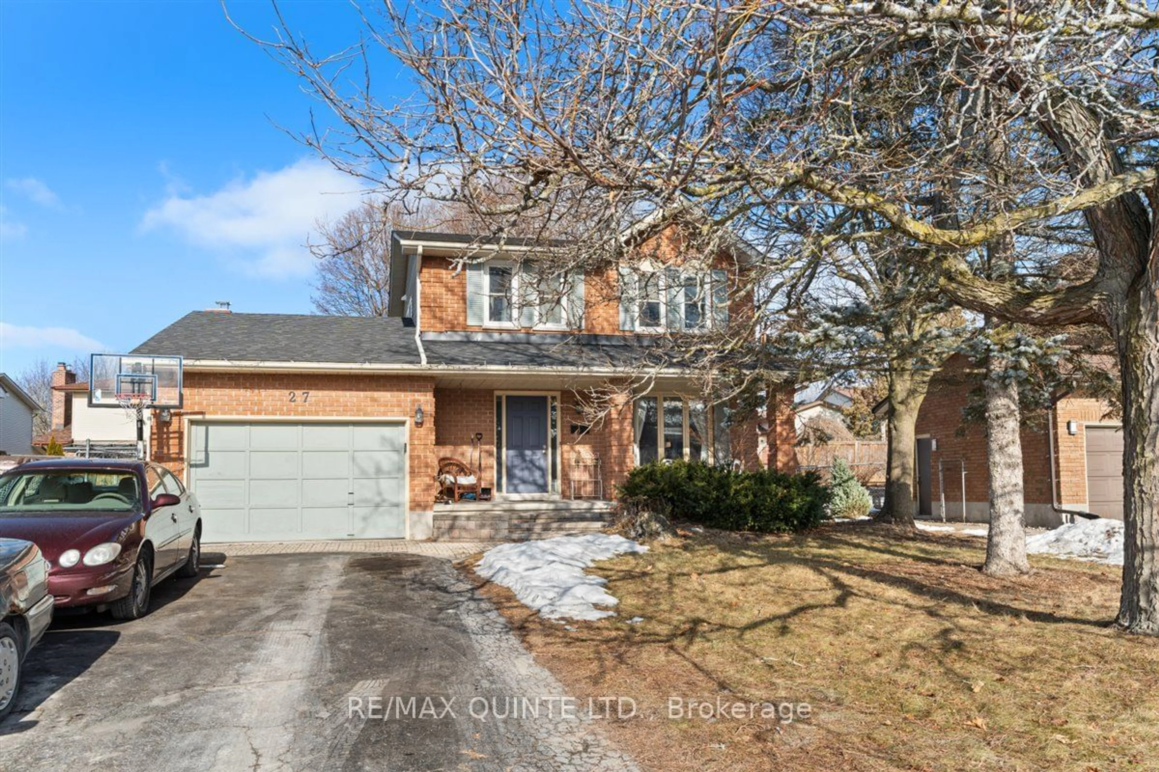 Home with brick exterior material for 27 Morris Dr, Belleville Ontario K8P 5B3