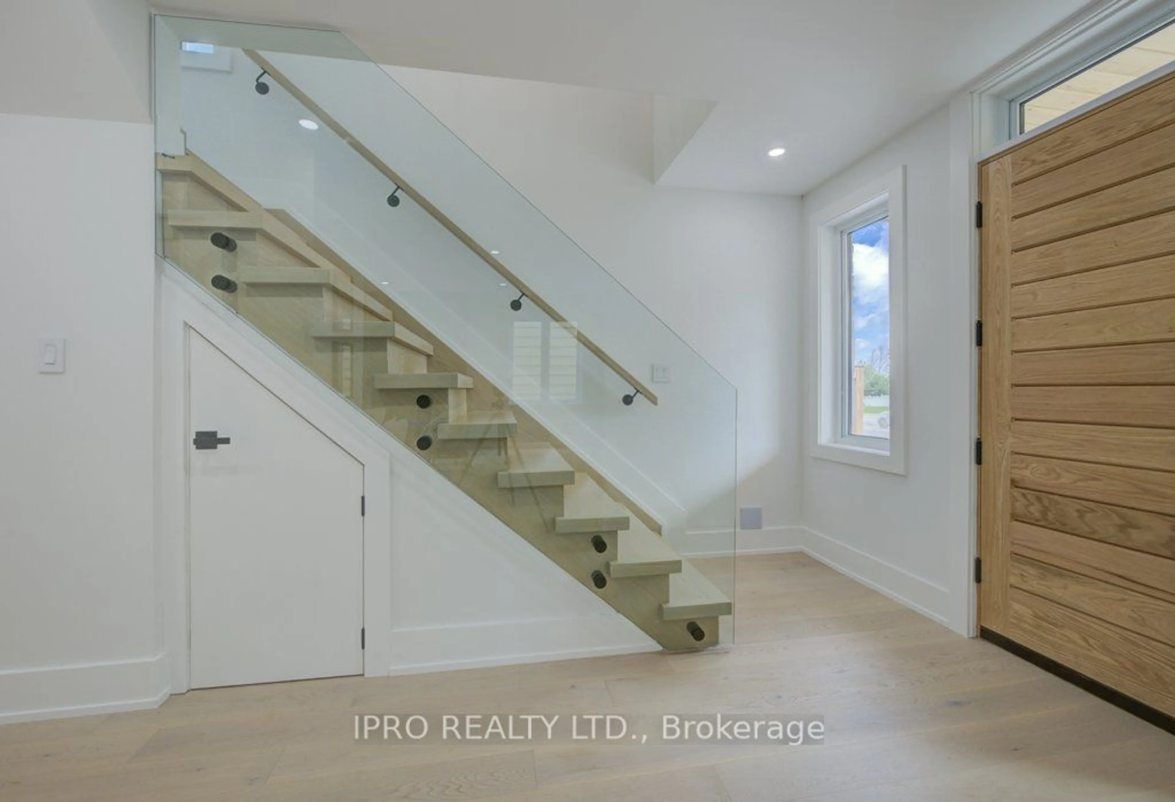 Stairs for 4392 Ontario St, Lincoln Ontario L0R 1B0