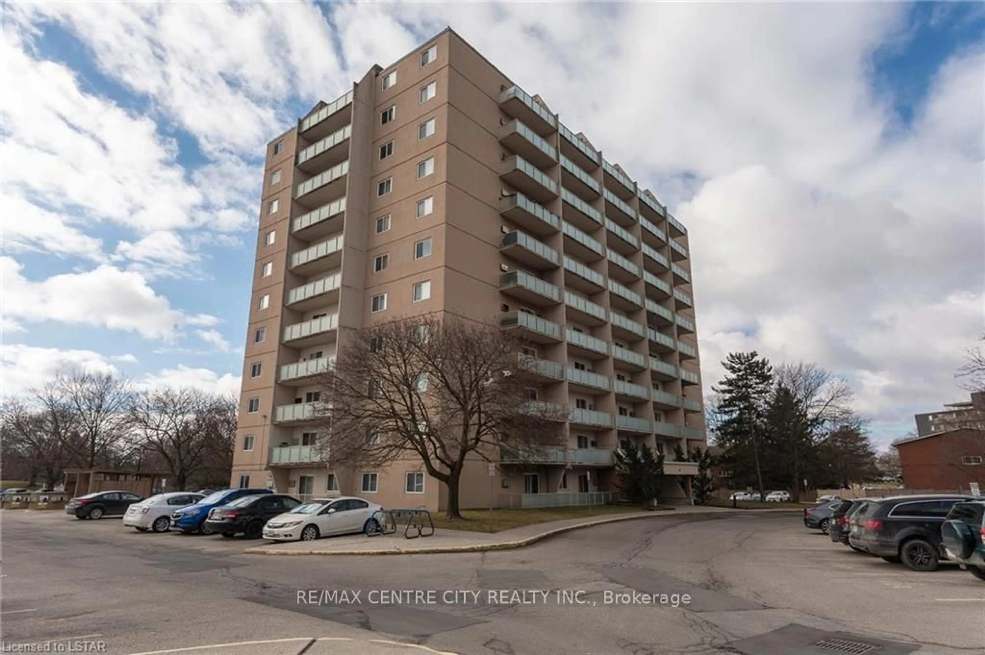 A pic from exterior of the house or condo for 563 Mornington Ave #302, London Ontario N5Y 4T8