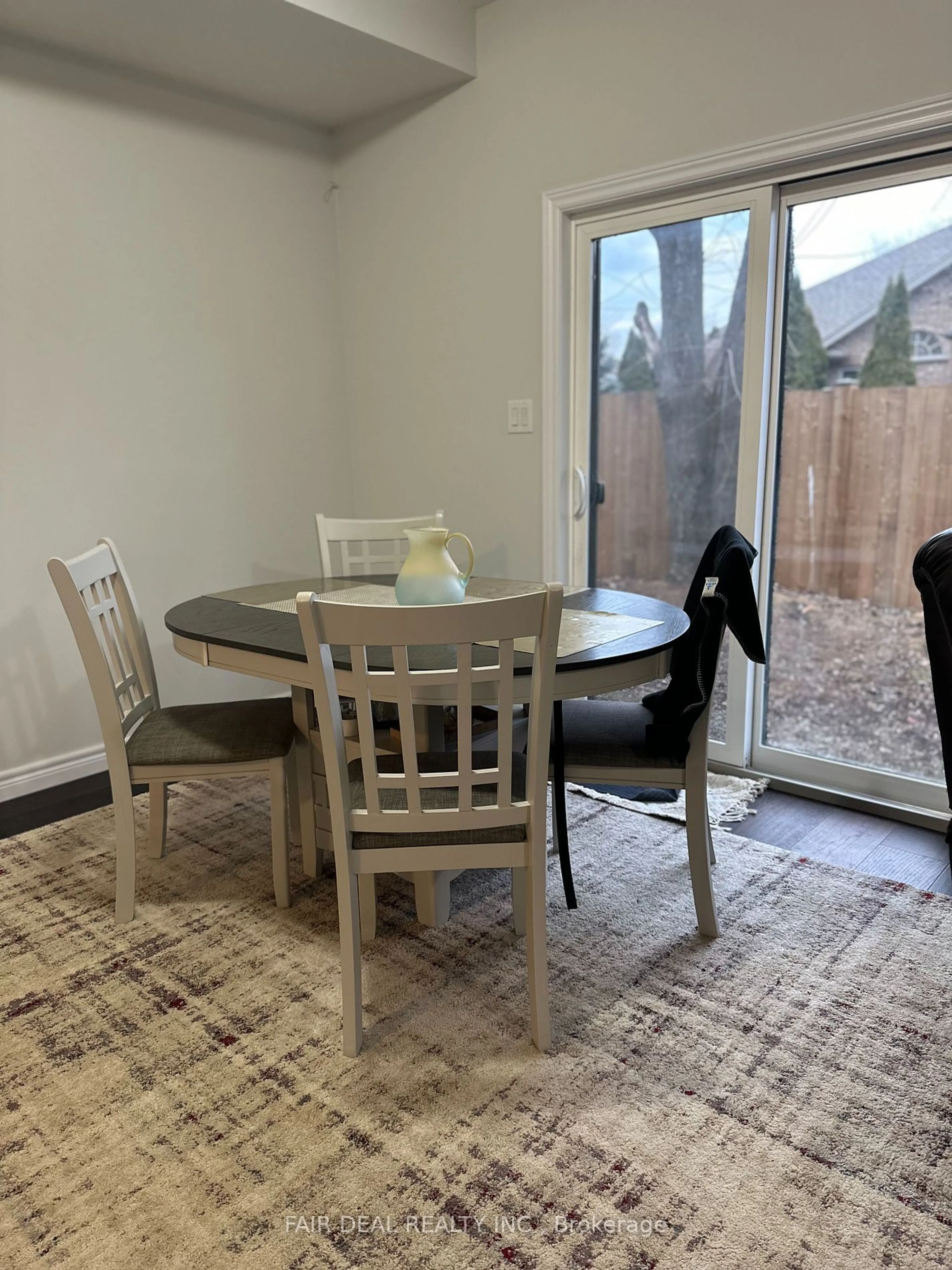 Dining room for 28 Alayche Tr, Welland Ontario L3C 0J7