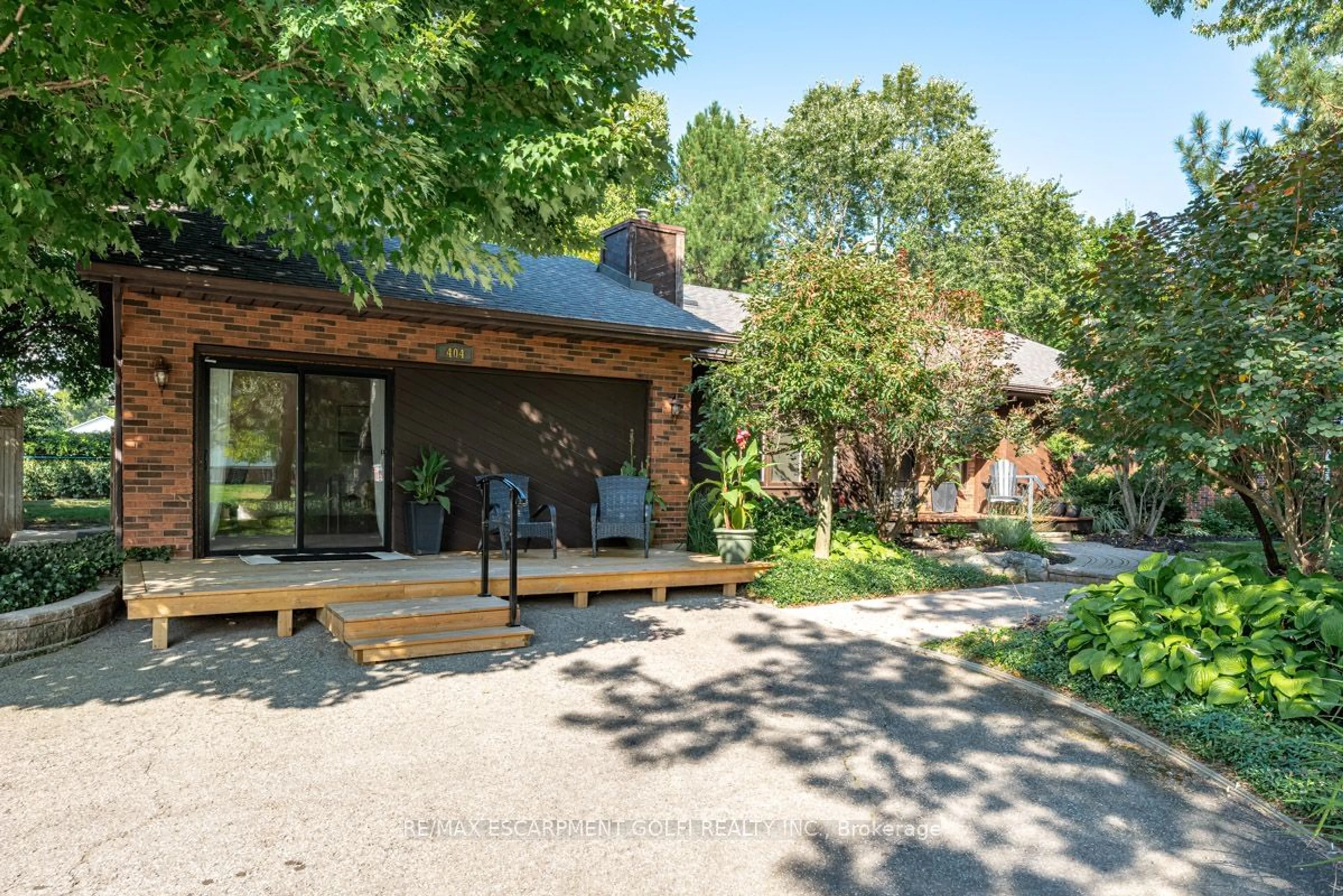 Patio for 404 LINE 2 Rd, Niagara-on-the-Lake Ontario L0S 1J0