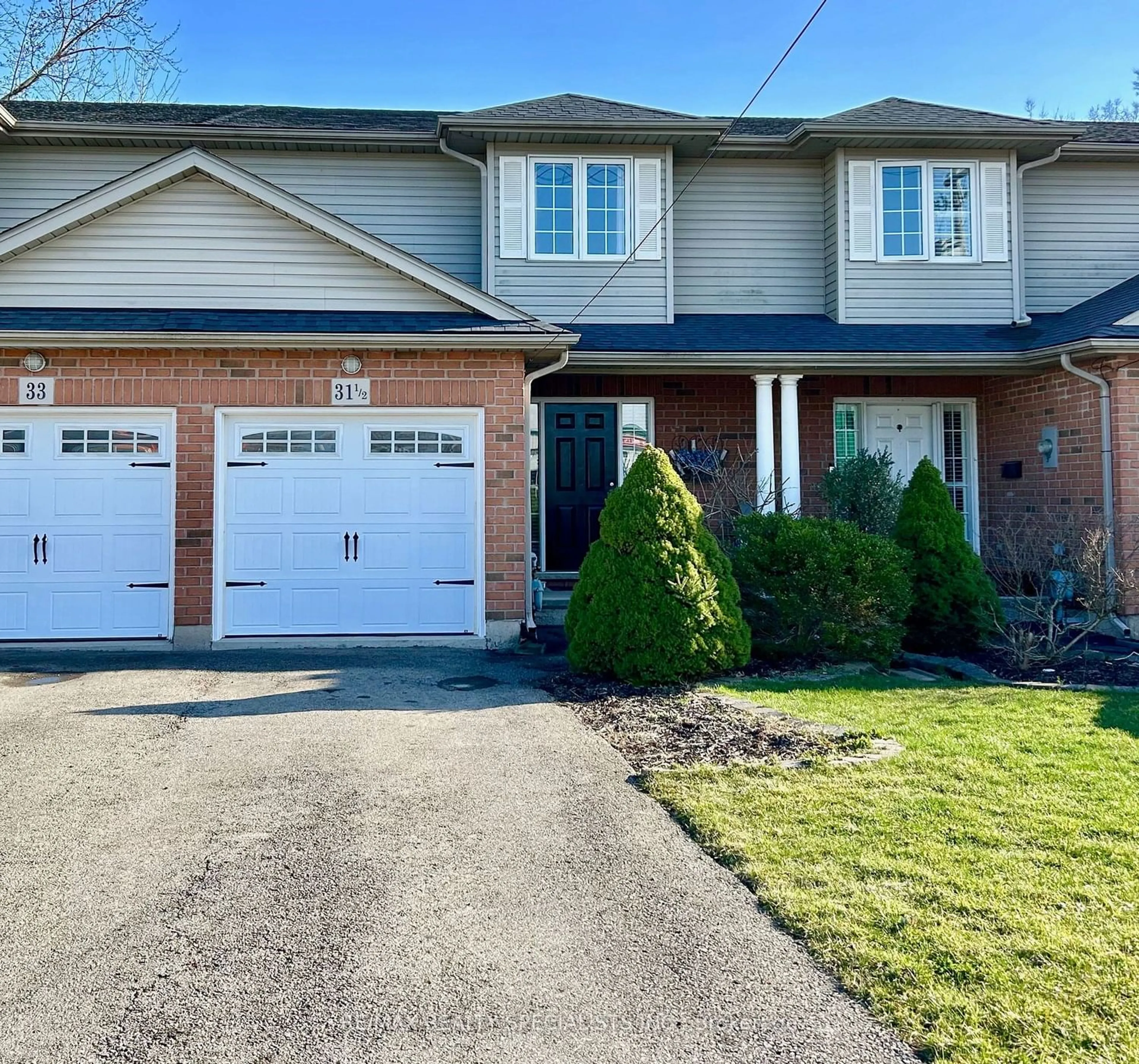 Frontside or backside of a home for 31 1/2 Thorold Rd, Welland Ontario L3C 3T3