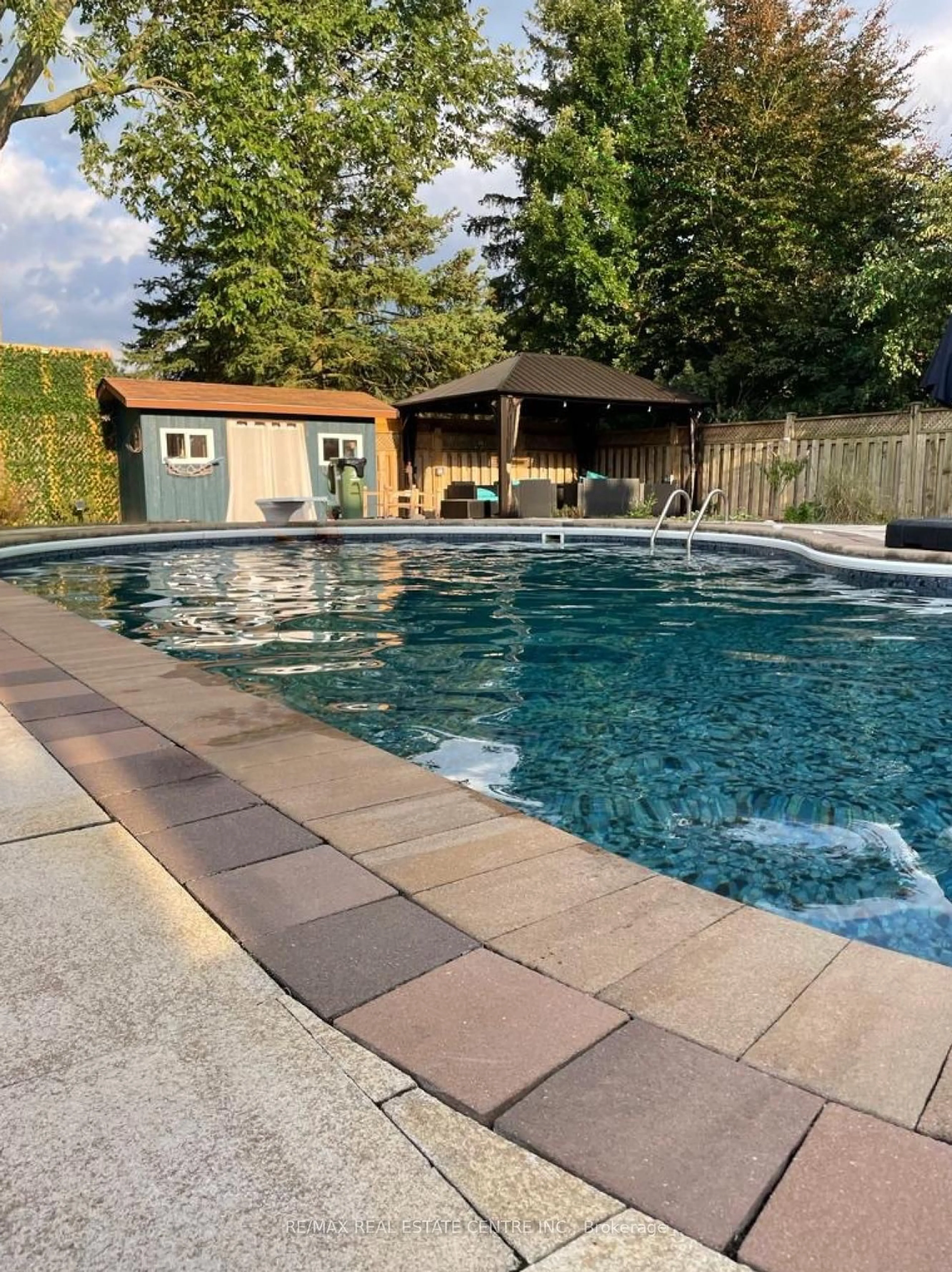 Indoor or outdoor pool for 92 Downey Rd, Guelph Ontario N1C 1A1