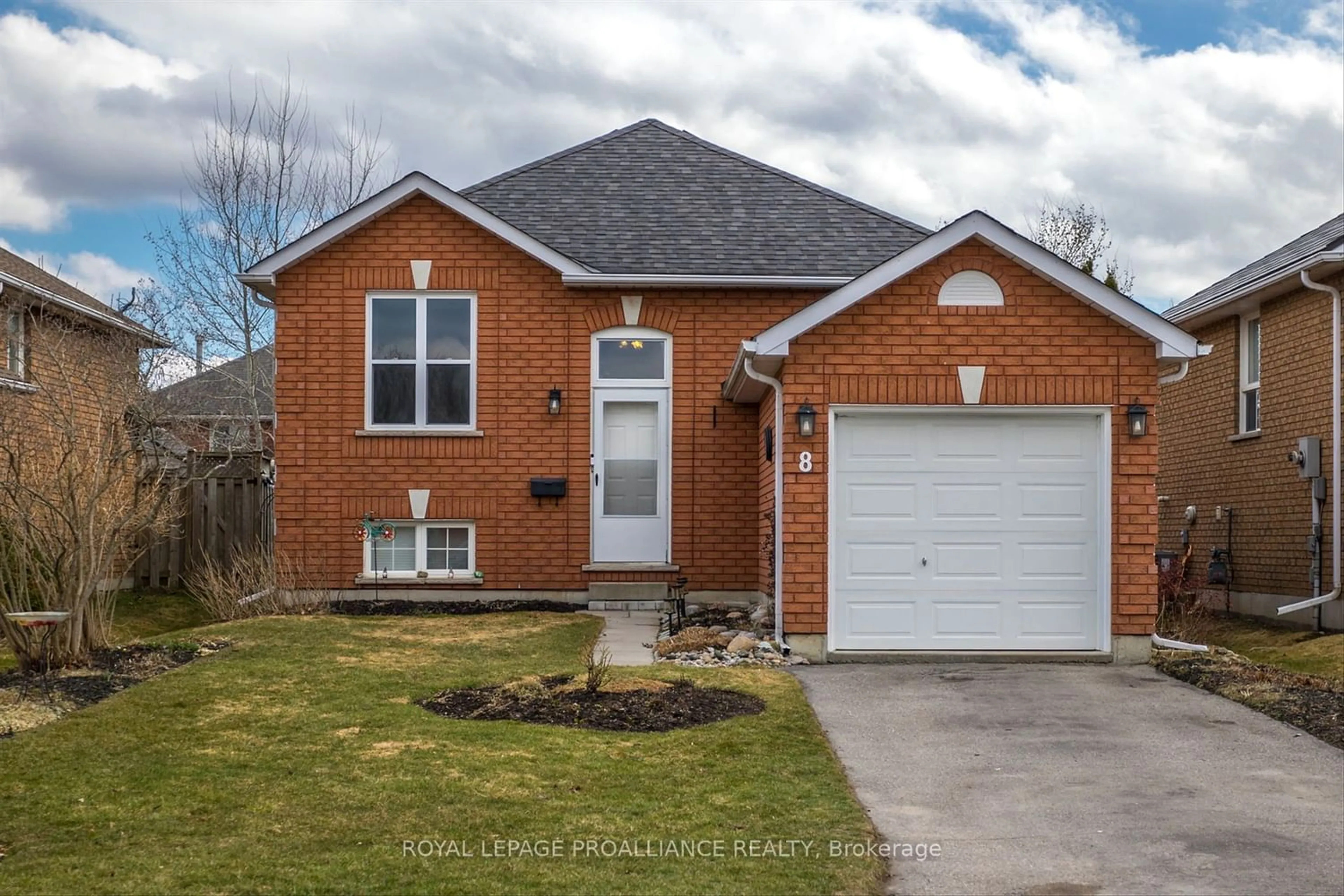 Frontside or backside of a home for 8 Ferguson Pl, Peterborough Ontario K9H 7M9
