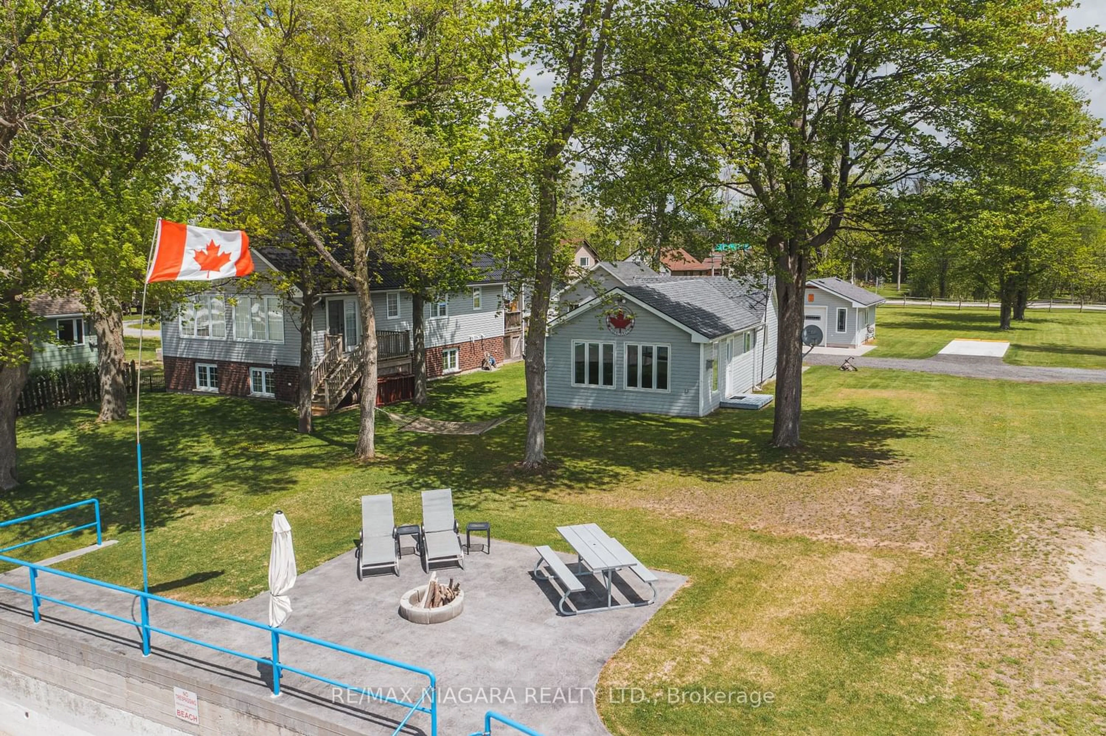 Cottage for 12281 Lakeshore Rd, Wainfleet Ontario L0S 1V0