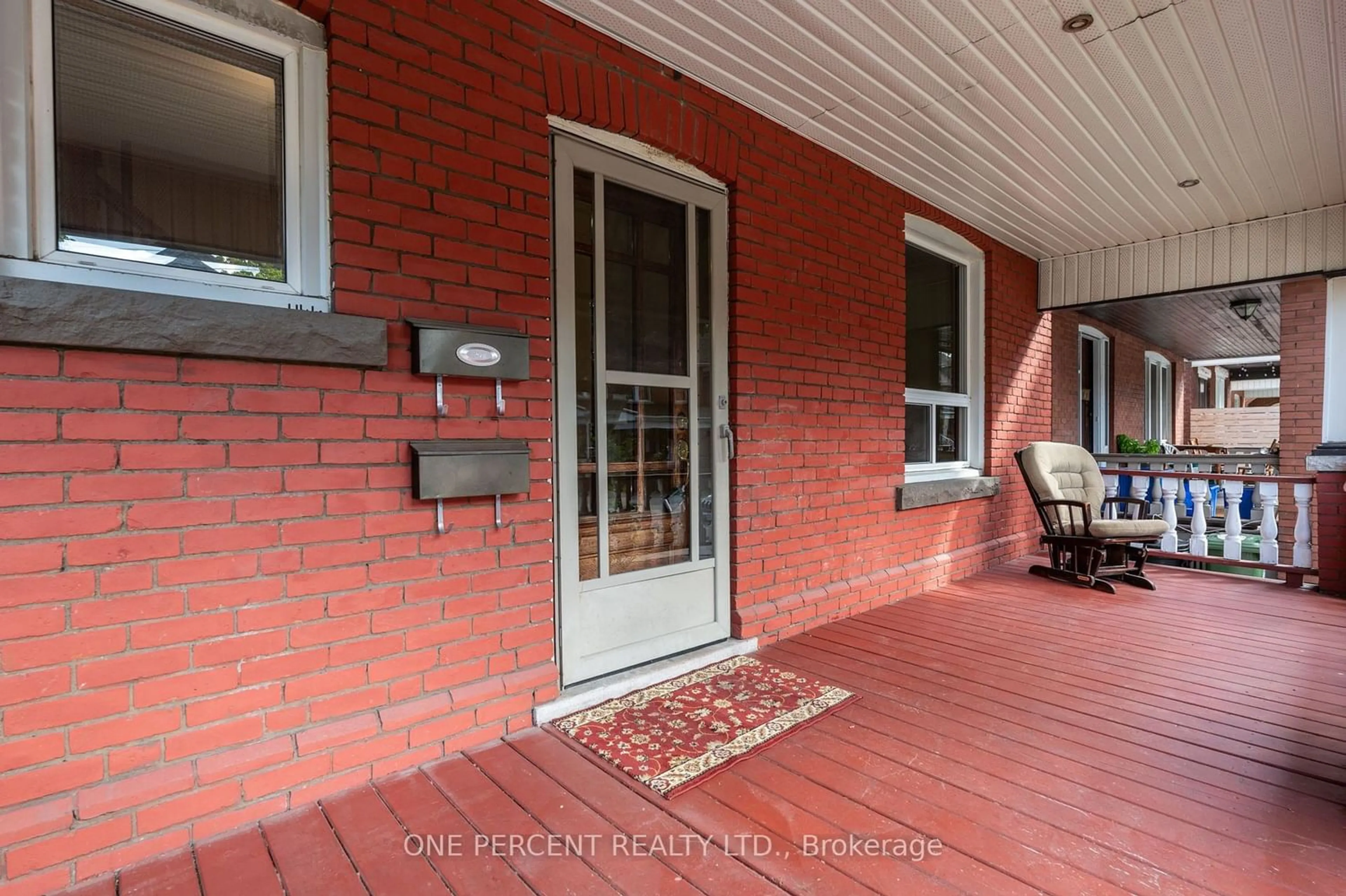 Home with brick exterior material for 49 Spadina Ave, Hamilton Ontario L8M 2X2