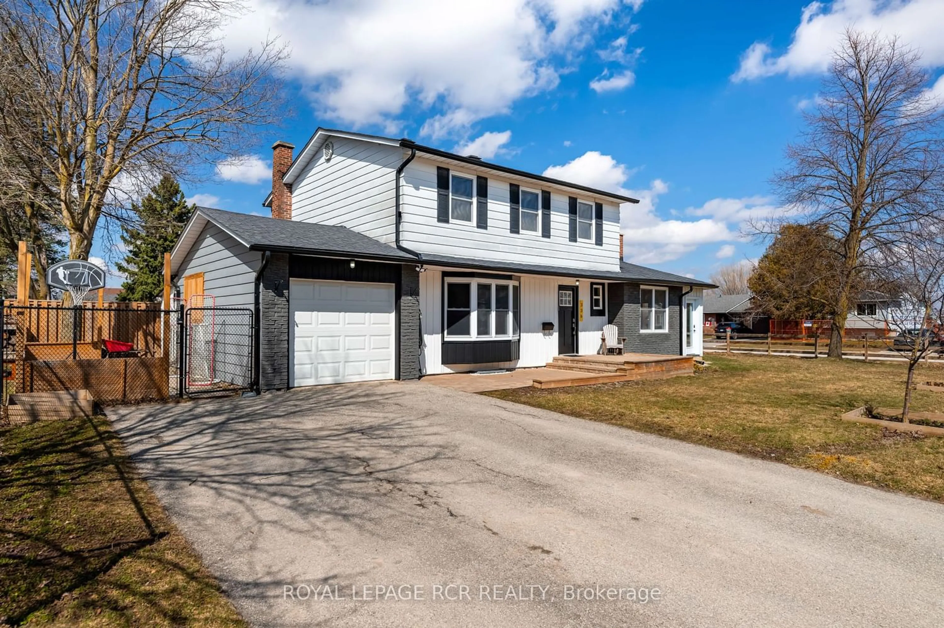 Frontside or backside of a home for 336 Pineview Gdns, Shelburne Ontario L9V 3A3