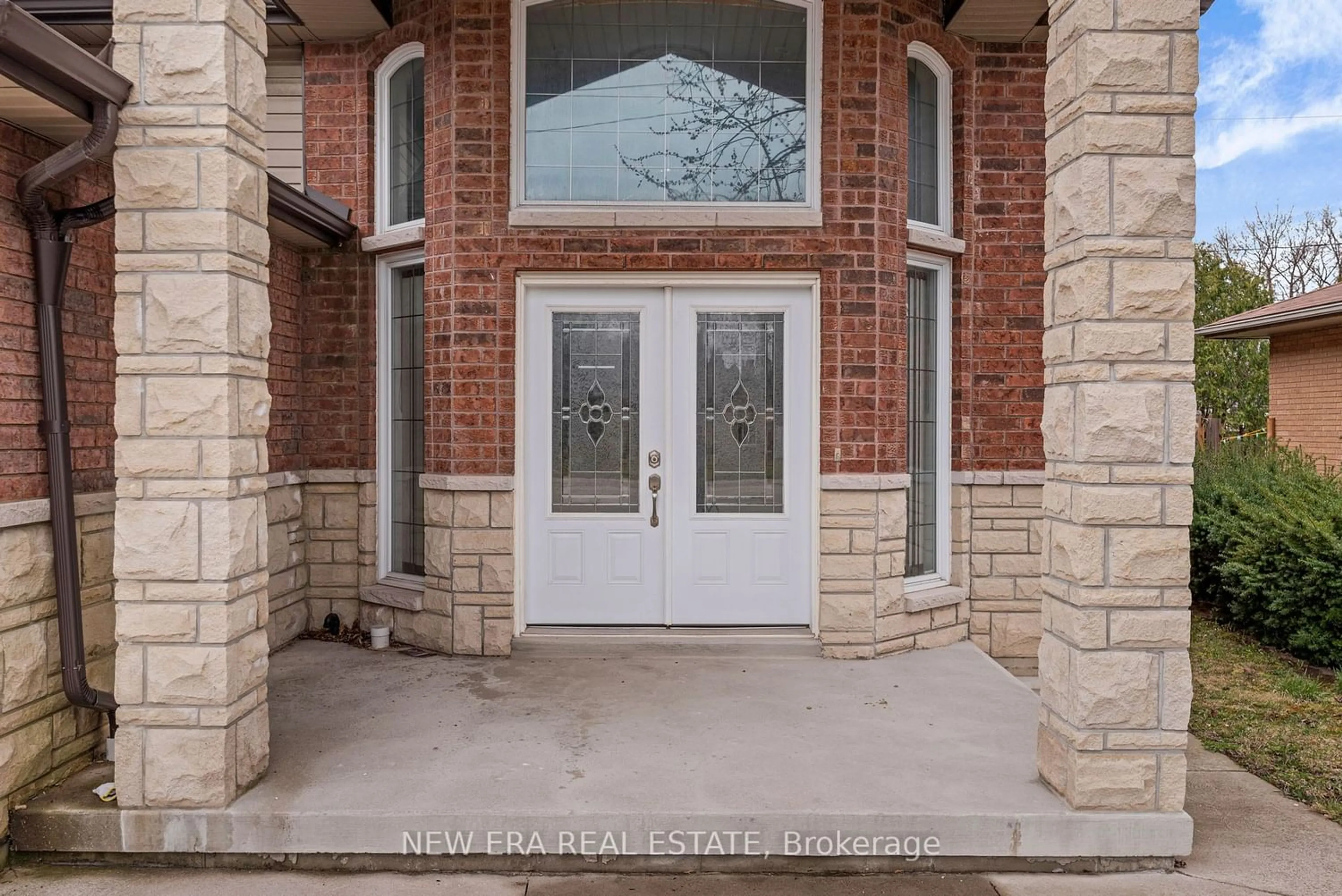 Indoor entryway for 3627 Dougall Ave, Windsor Ontario N9E 1T5