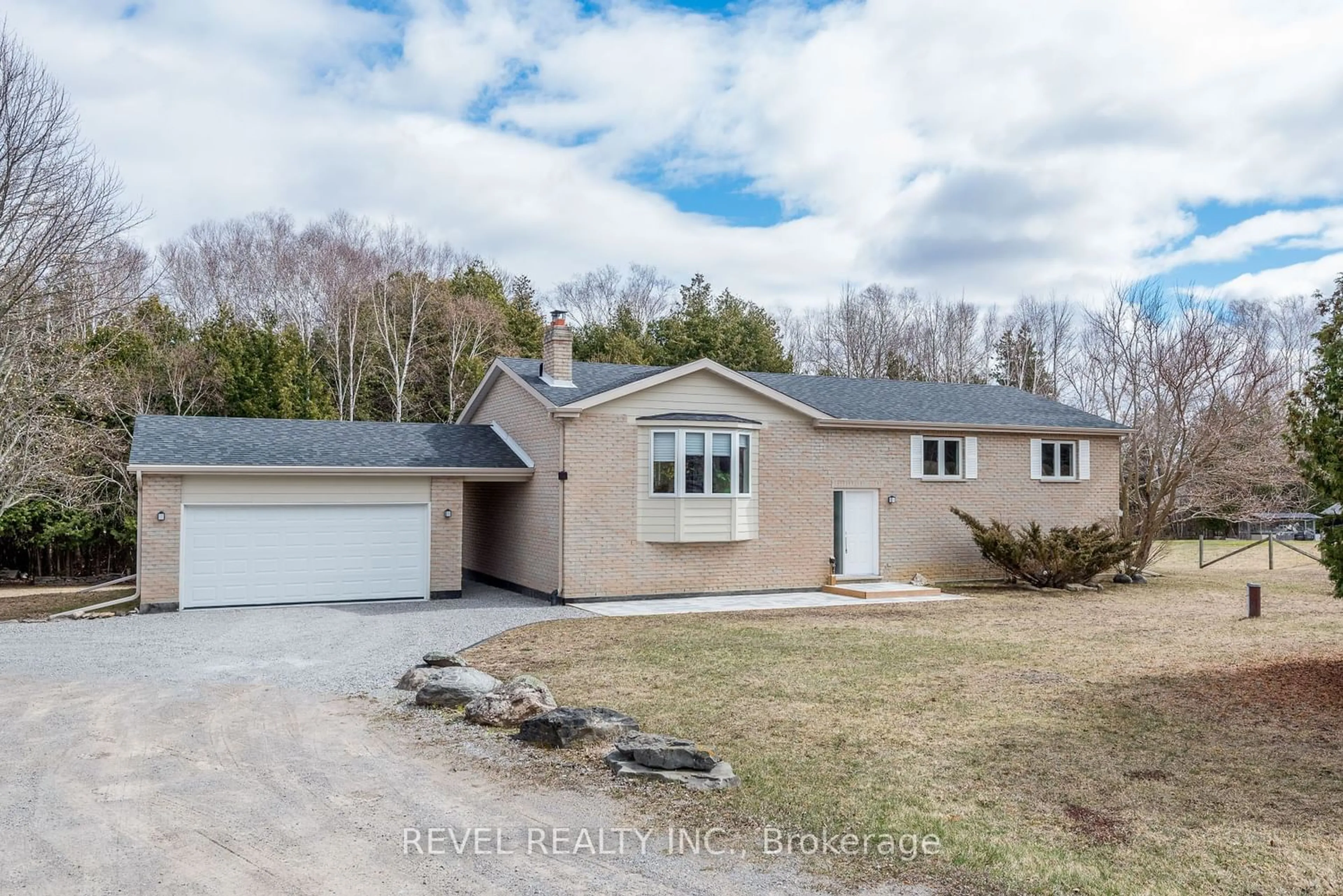 Frontside or backside of a home for 7 Pigeonview St, Kawartha Lakes Ontario K9V 4R5