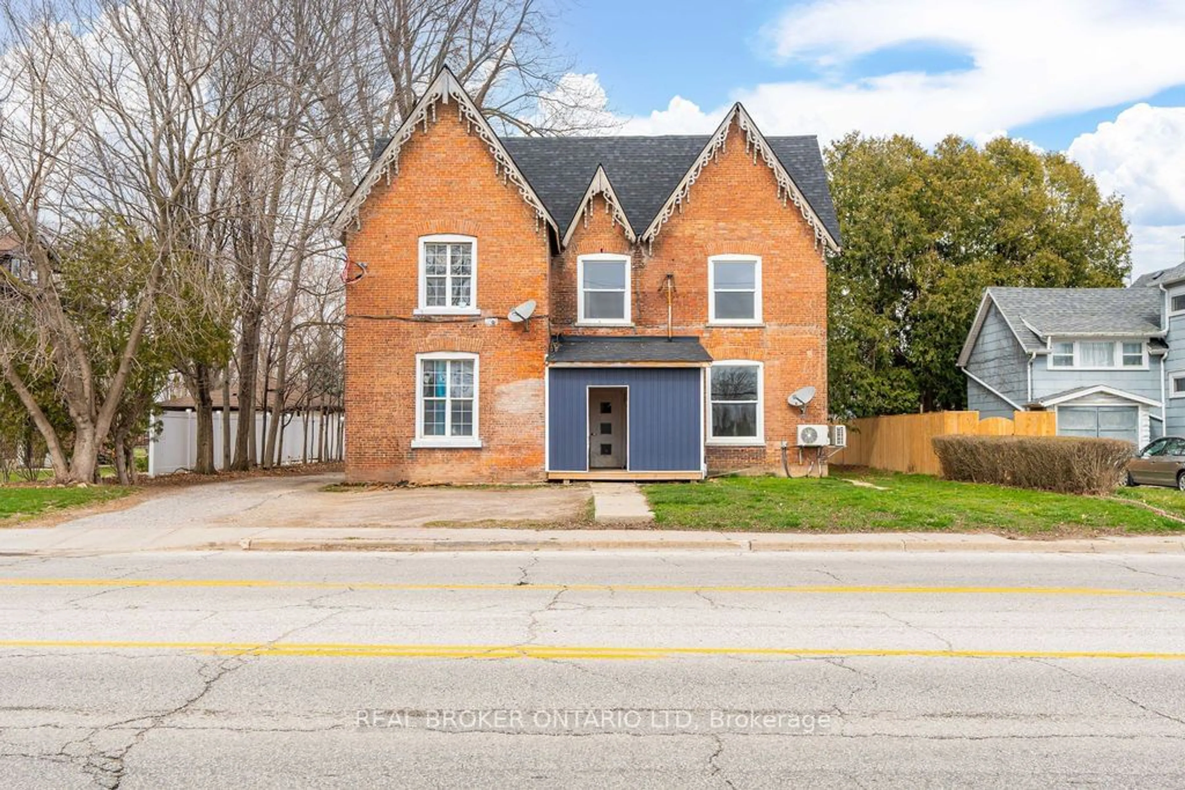 Home with brick exterior material for 131 Margaret Ave, Chatham-Kent Ontario N8A 2A2
