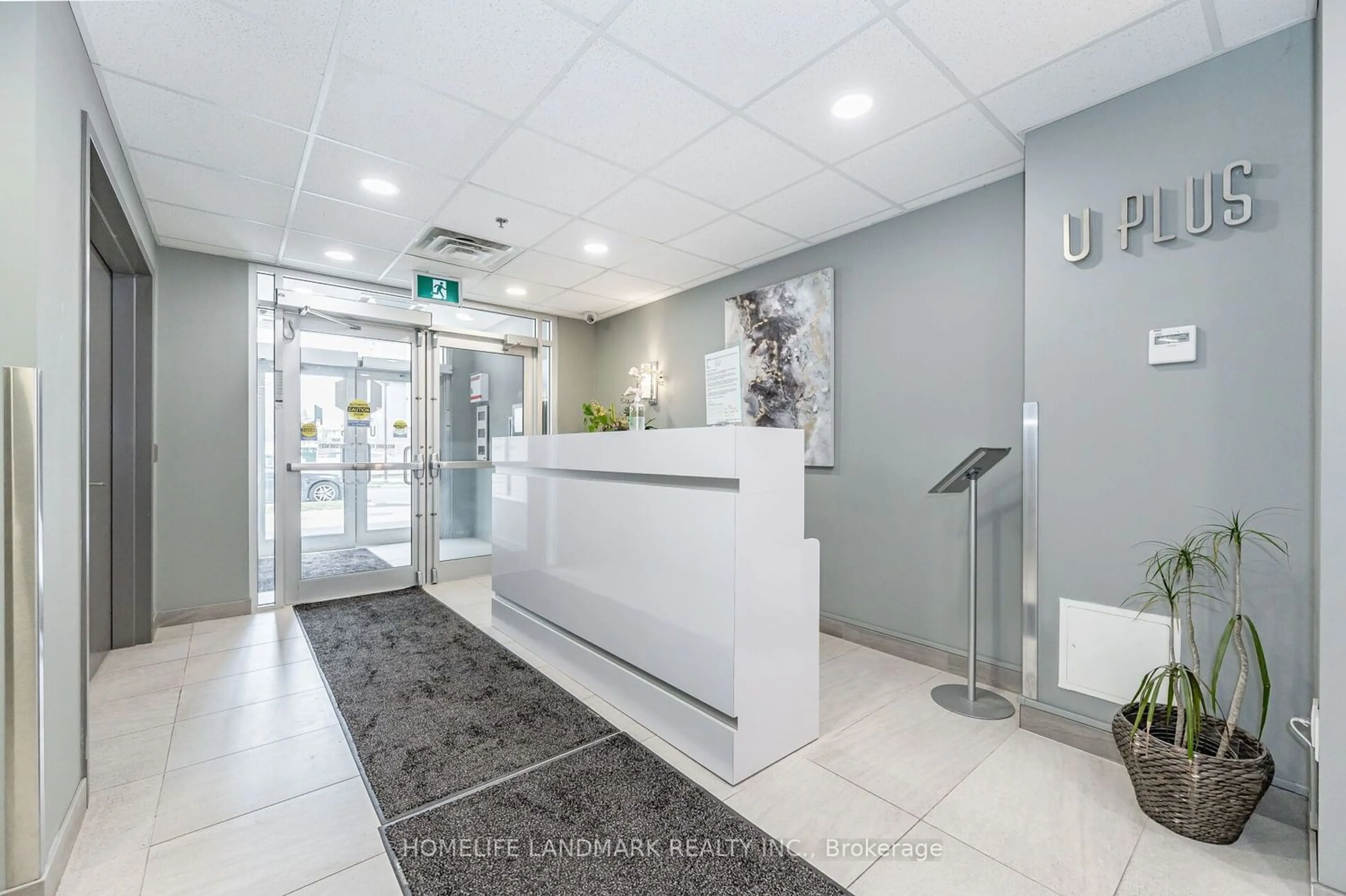 Indoor foyer for 321 Spruce St #206, Waterloo Ontario N2L 0G4