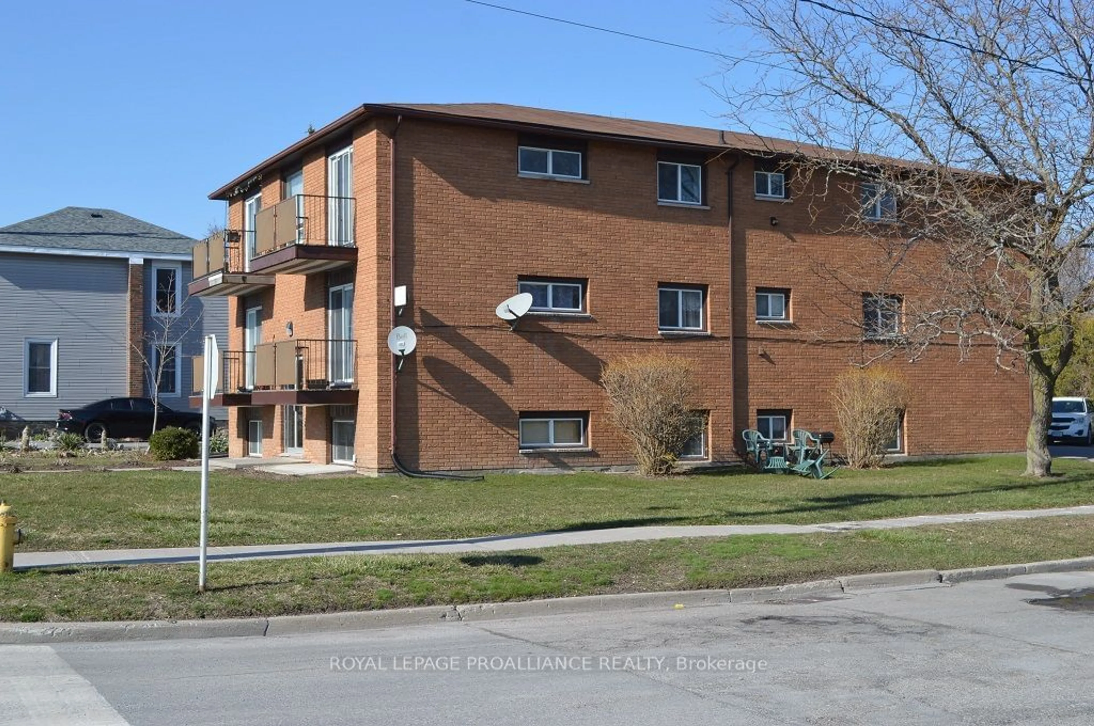 A pic from exterior of the house or condo for 273 Dufferin St, Quinte West Ontario K8V 5G4