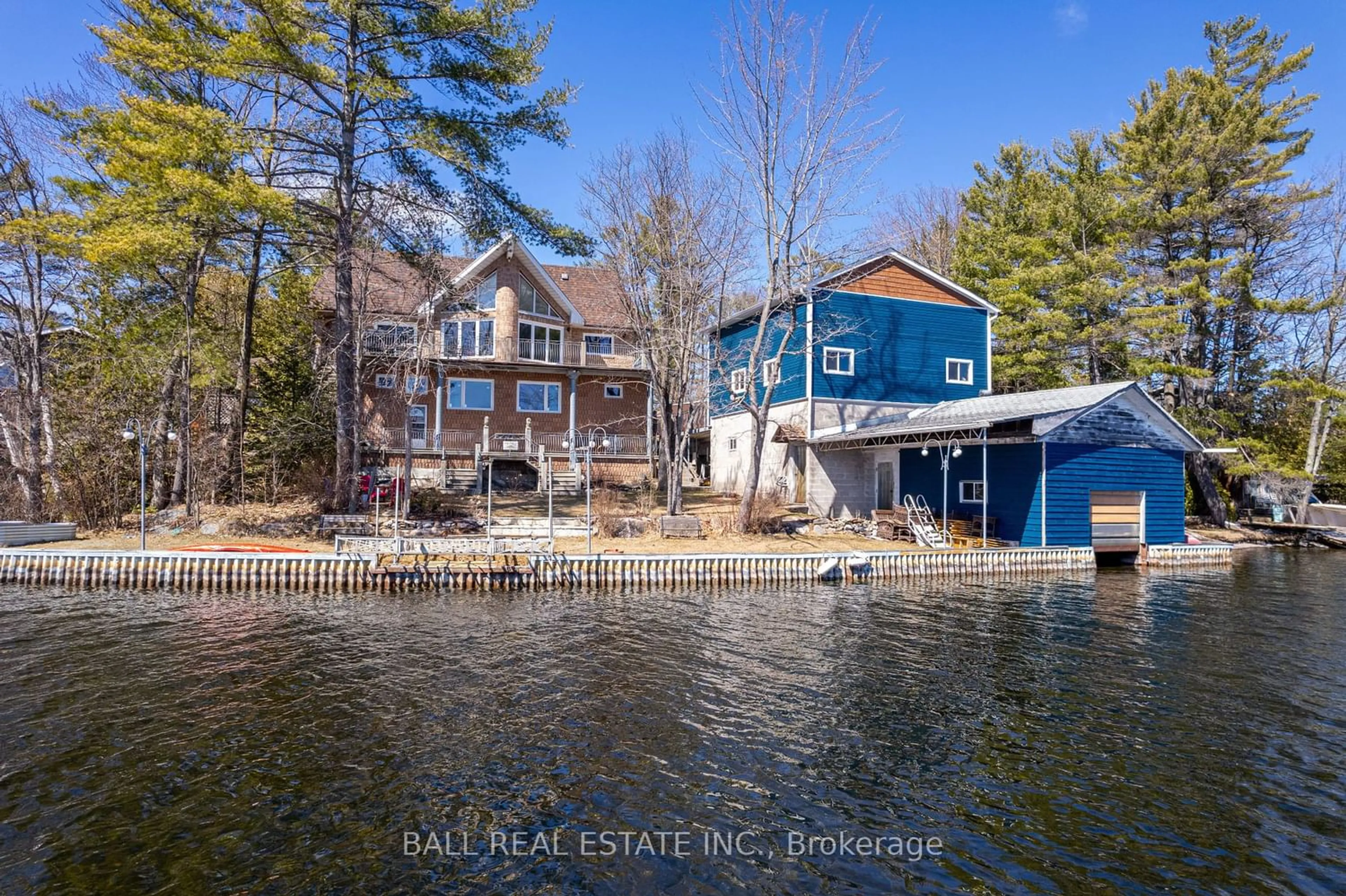 Cottage for 102 Island Dr, Galway-Cavendish and Harvey Ontario K0L 1J0