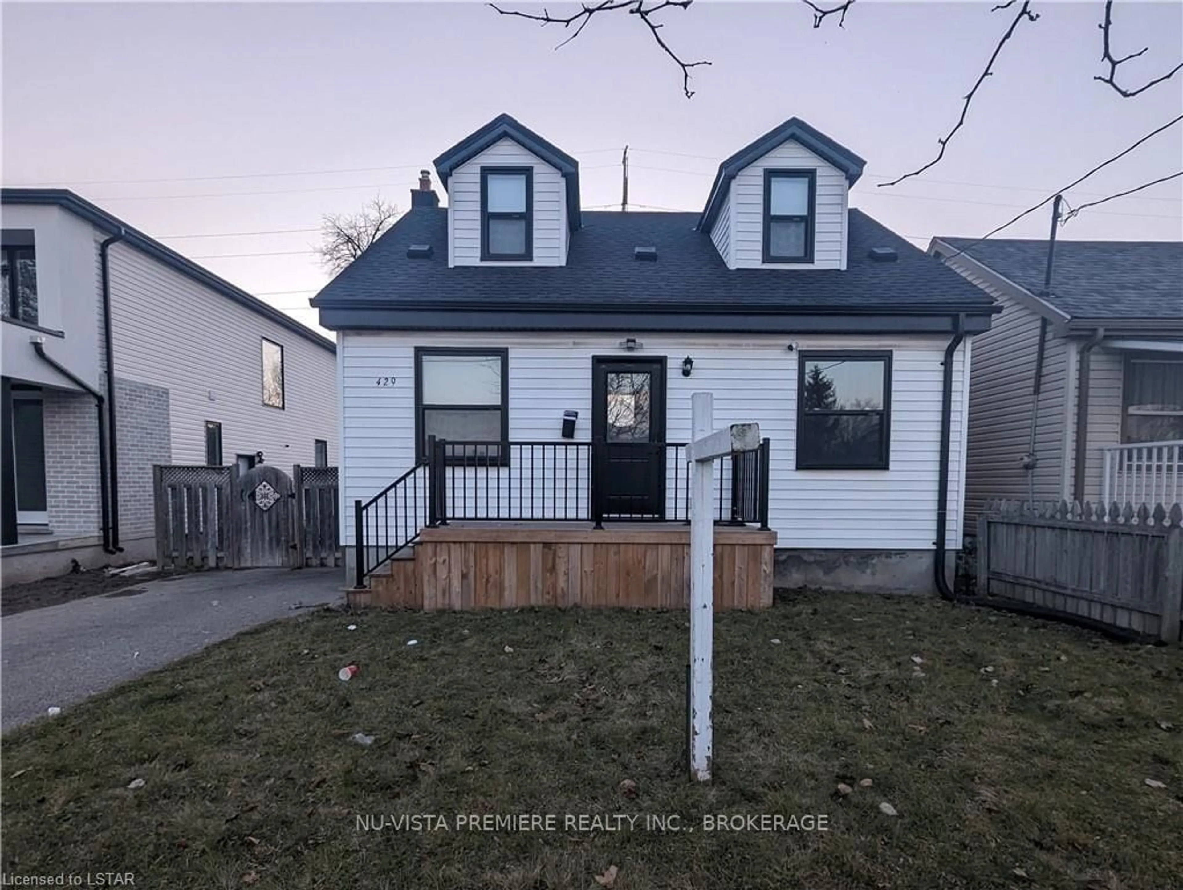 Frontside or backside of a home for 429 Saul St, London Ontario N5W 4T4