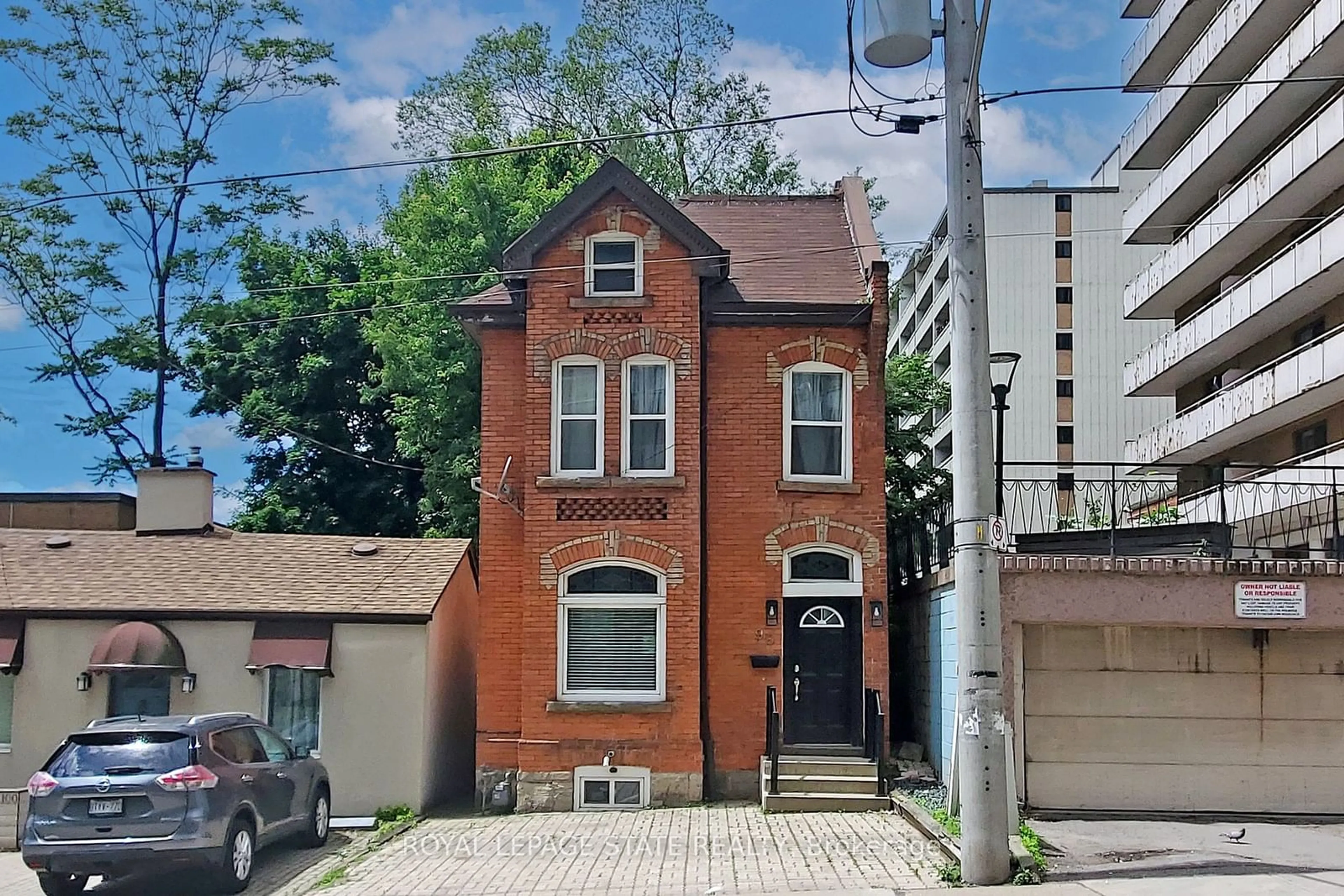 Outside view for 98 Hess St, Hamilton Ontario L8P 3N5