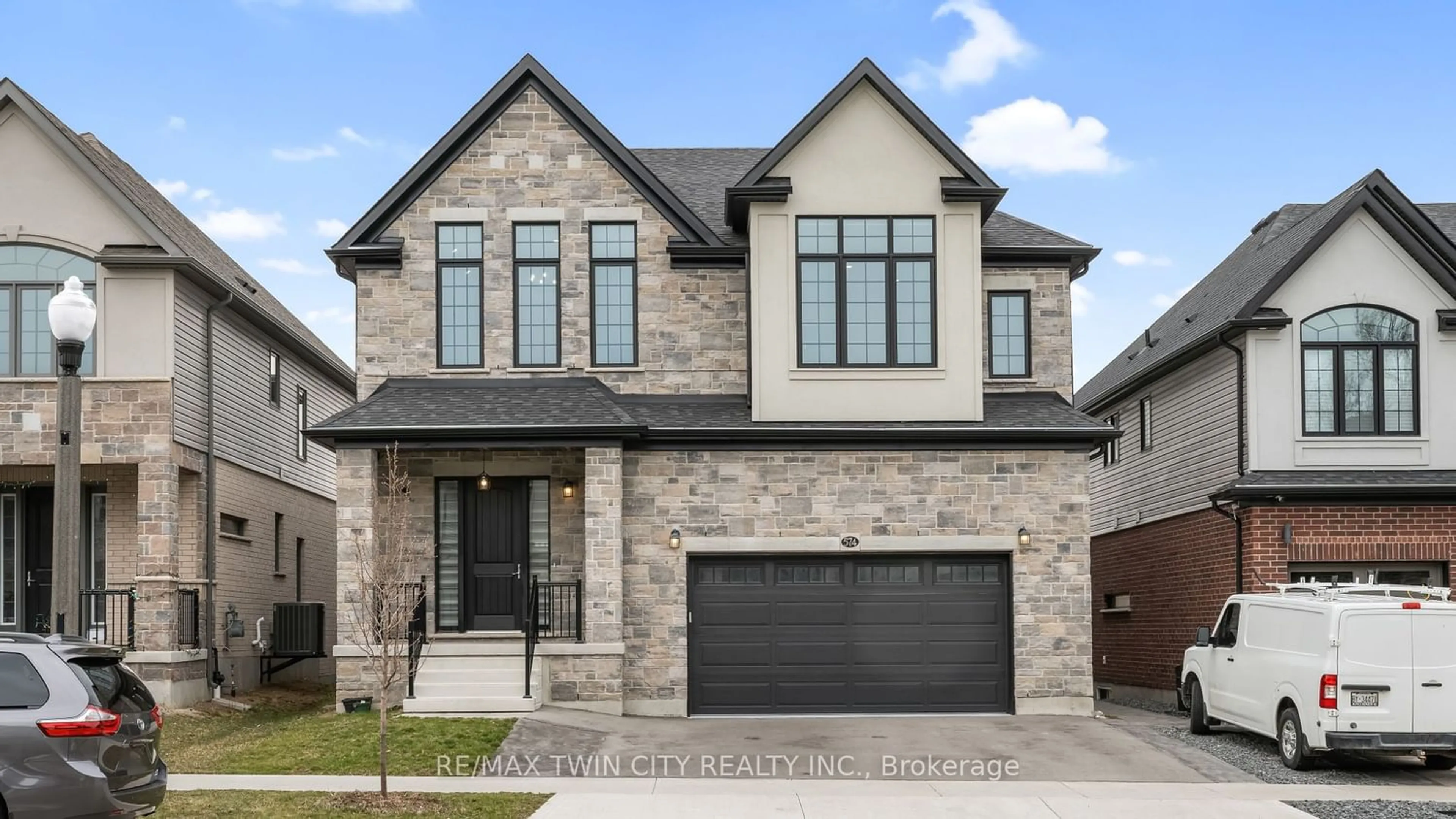 Home with brick exterior material for 574 Bridgemill Cres, Kitchener Ontario N2A 0K3
