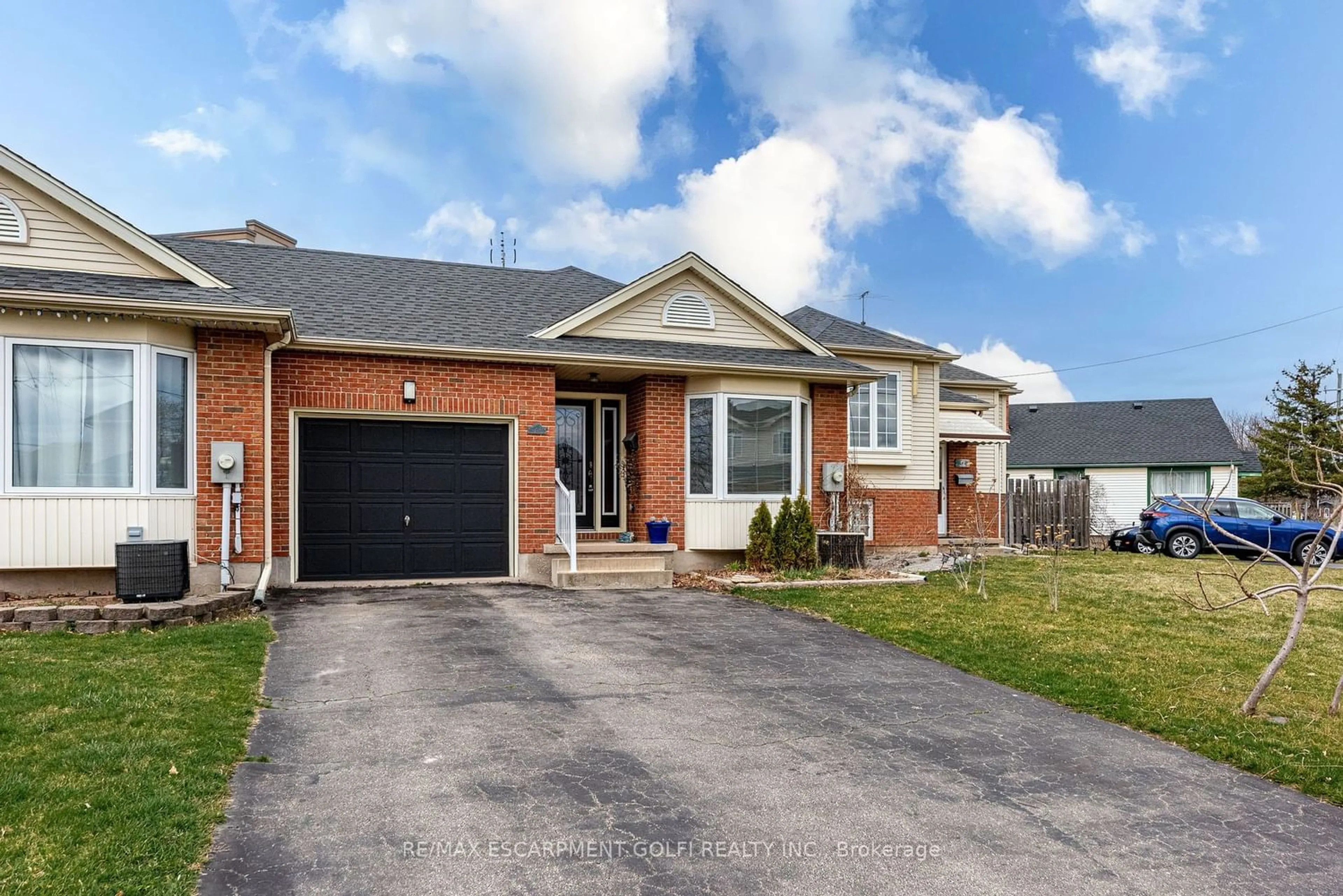 Frontside or backside of a home for 3 Dixie Rd #D, St. Catharines Ontario L2N 2A7