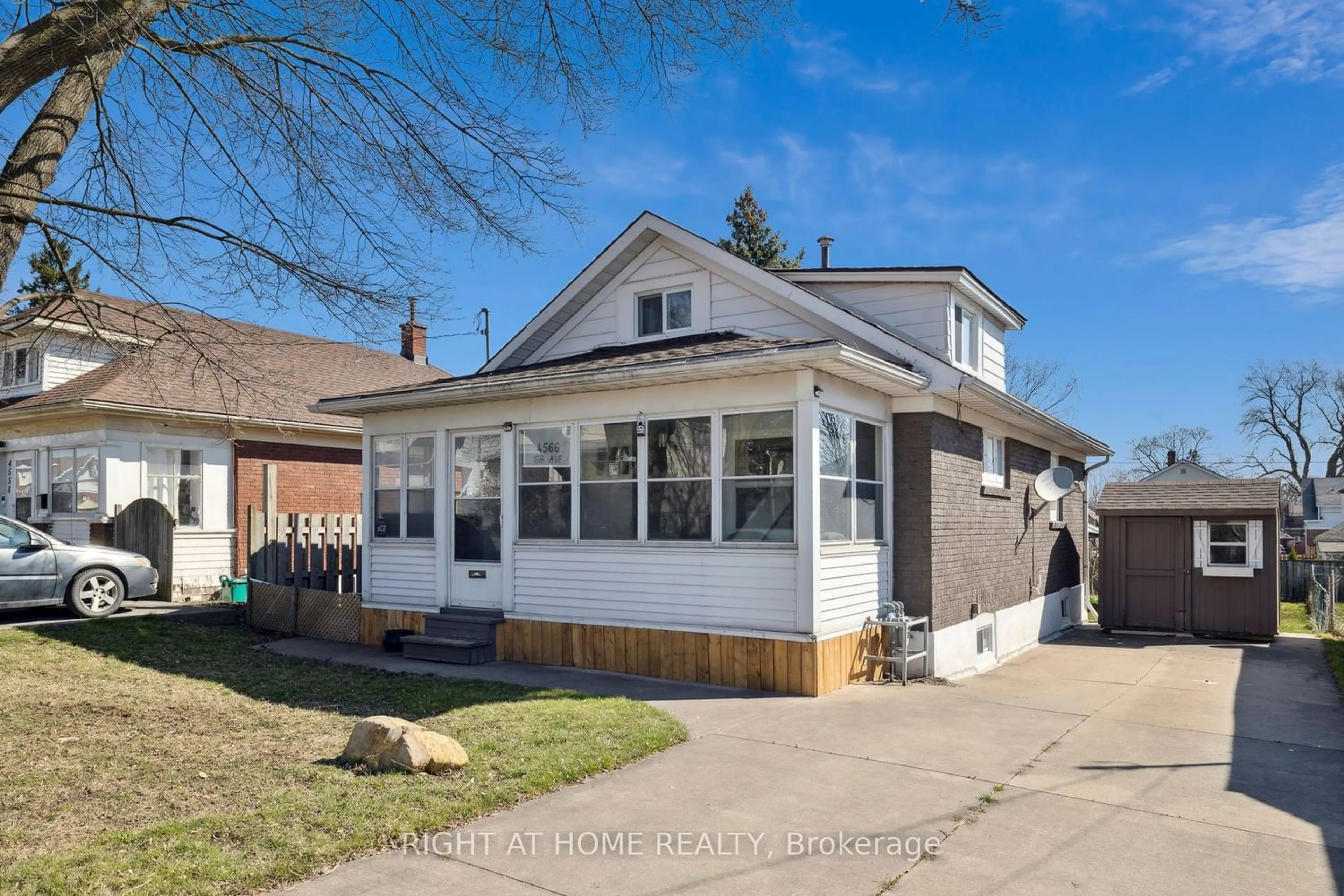 Frontside or backside of a home for 4566 Sixth Ave, Niagara Falls Ontario L2E 4T3