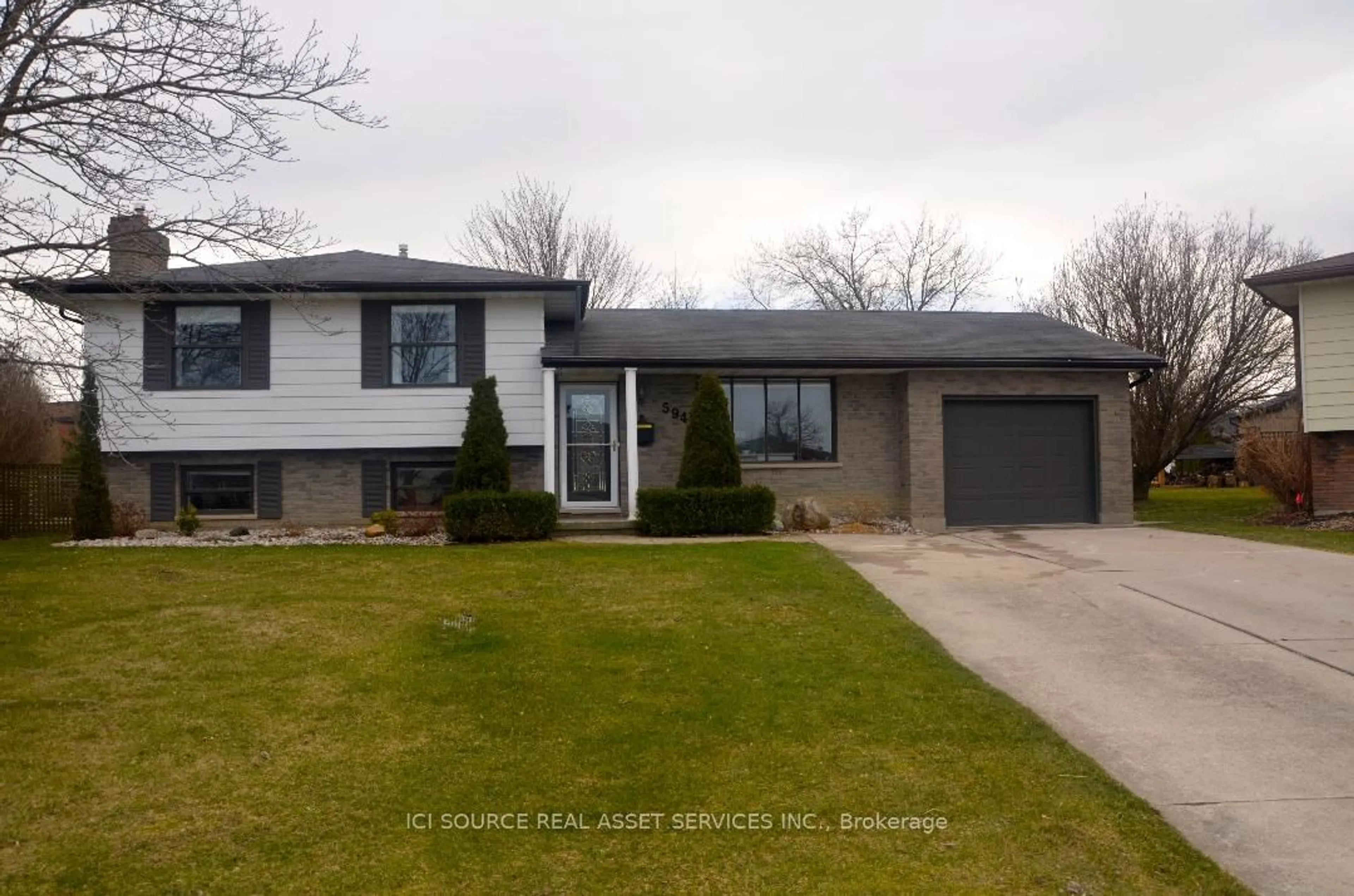 Frontside or backside of a home for 594 Mcgregor Pl, Warwick Ontario N0M 2S0