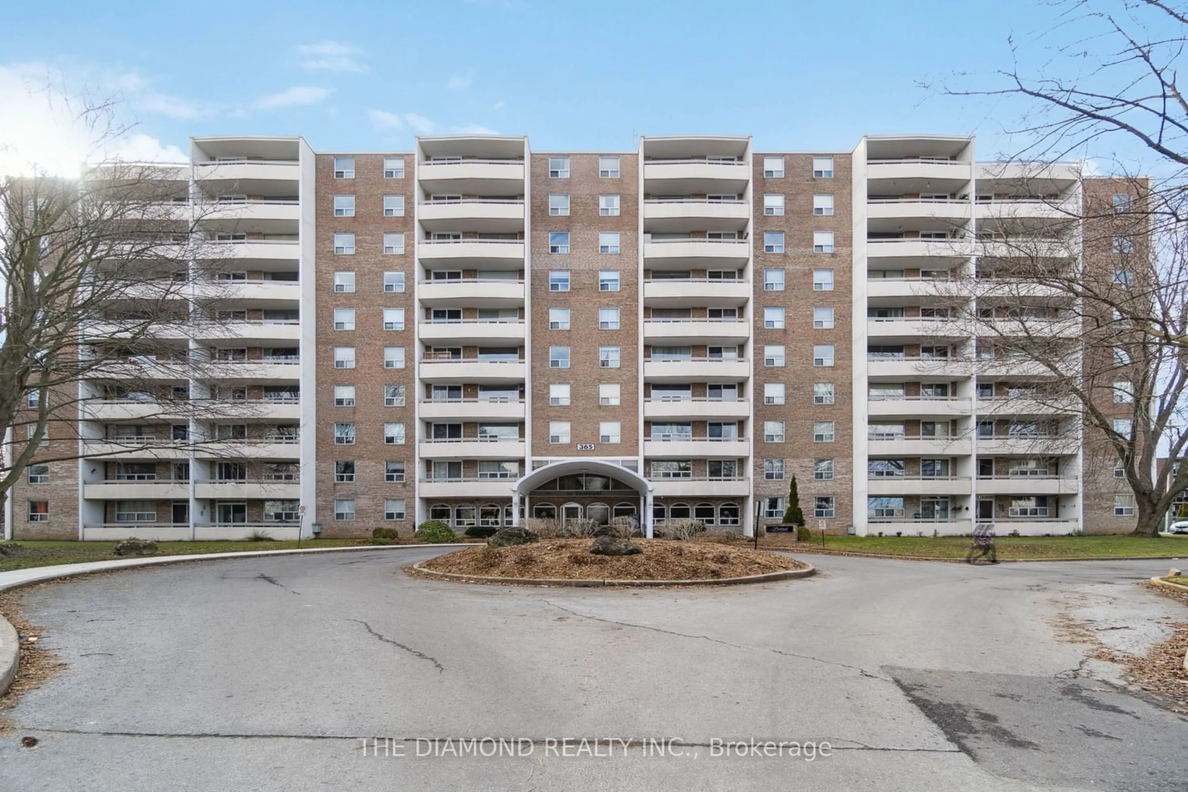 A pic from exterior of the house or condo for 365 Geneva St #503, St. Catharines Ontario L2N 5S7