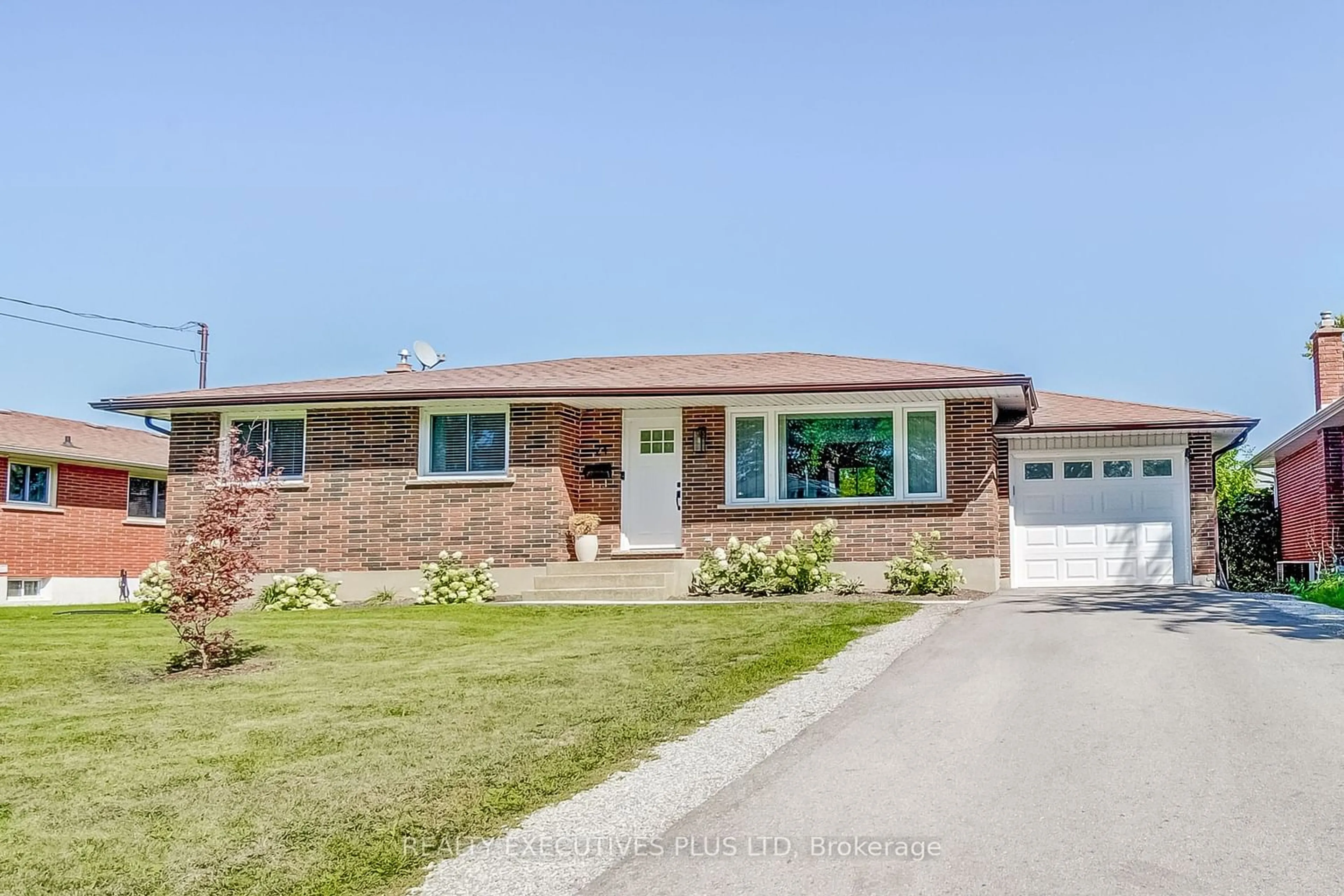 Frontside or backside of a home for 24 Madison St, Fort Erie Ontario L2A 3Z8