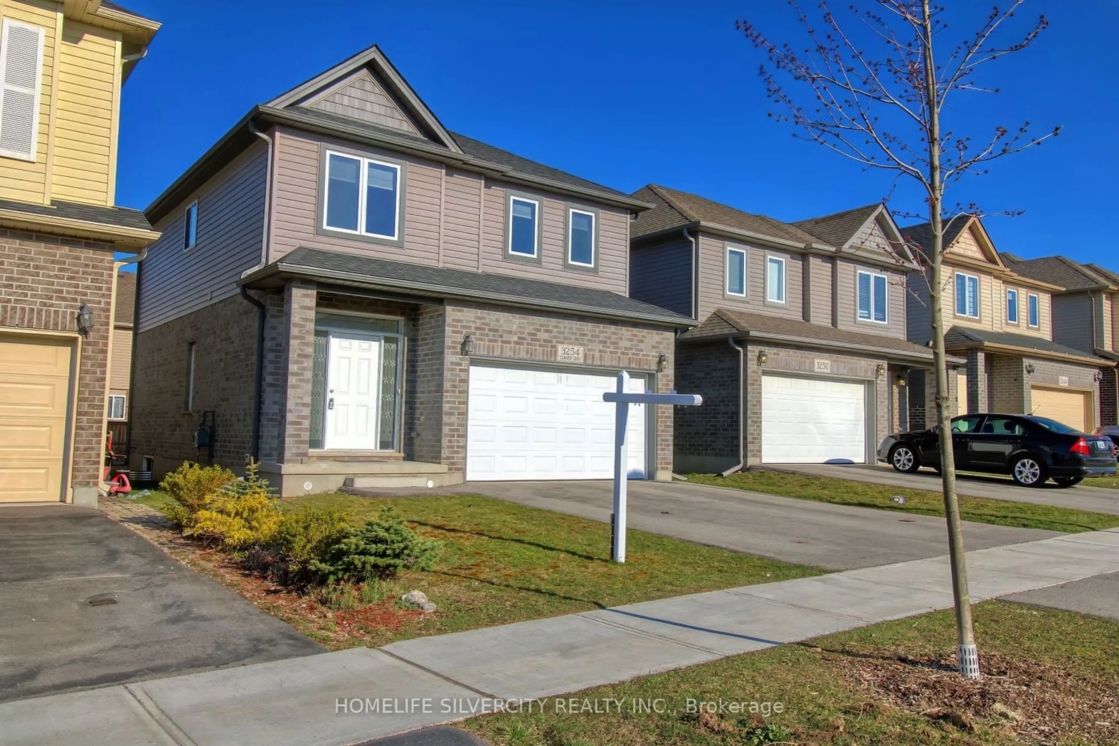 A pic from exterior of the house or condo for 3254 Turner Cres, London Ontario N6M 0B2