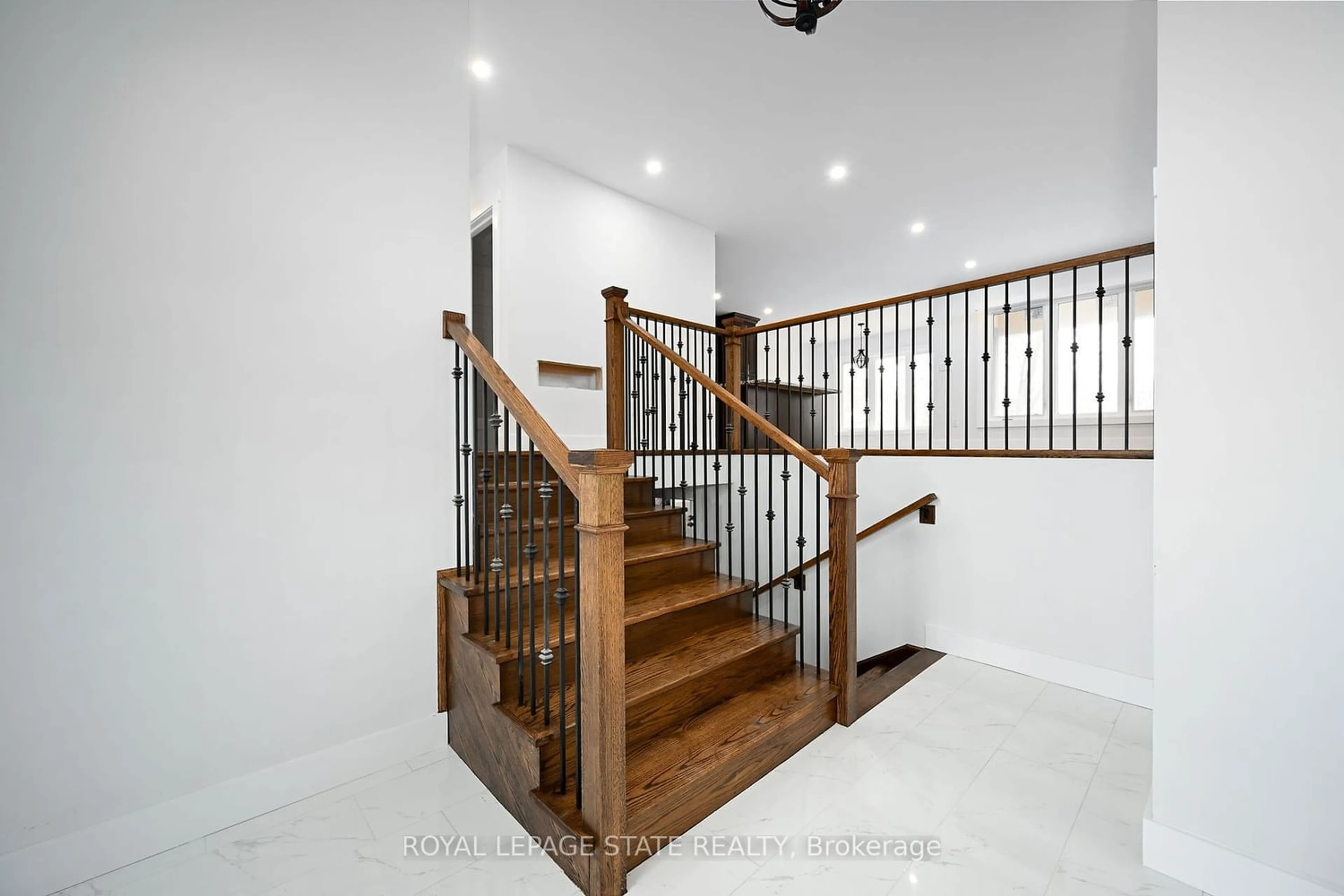 Stairs for 3 Julius St, Haldimand Ontario N0A 1J0