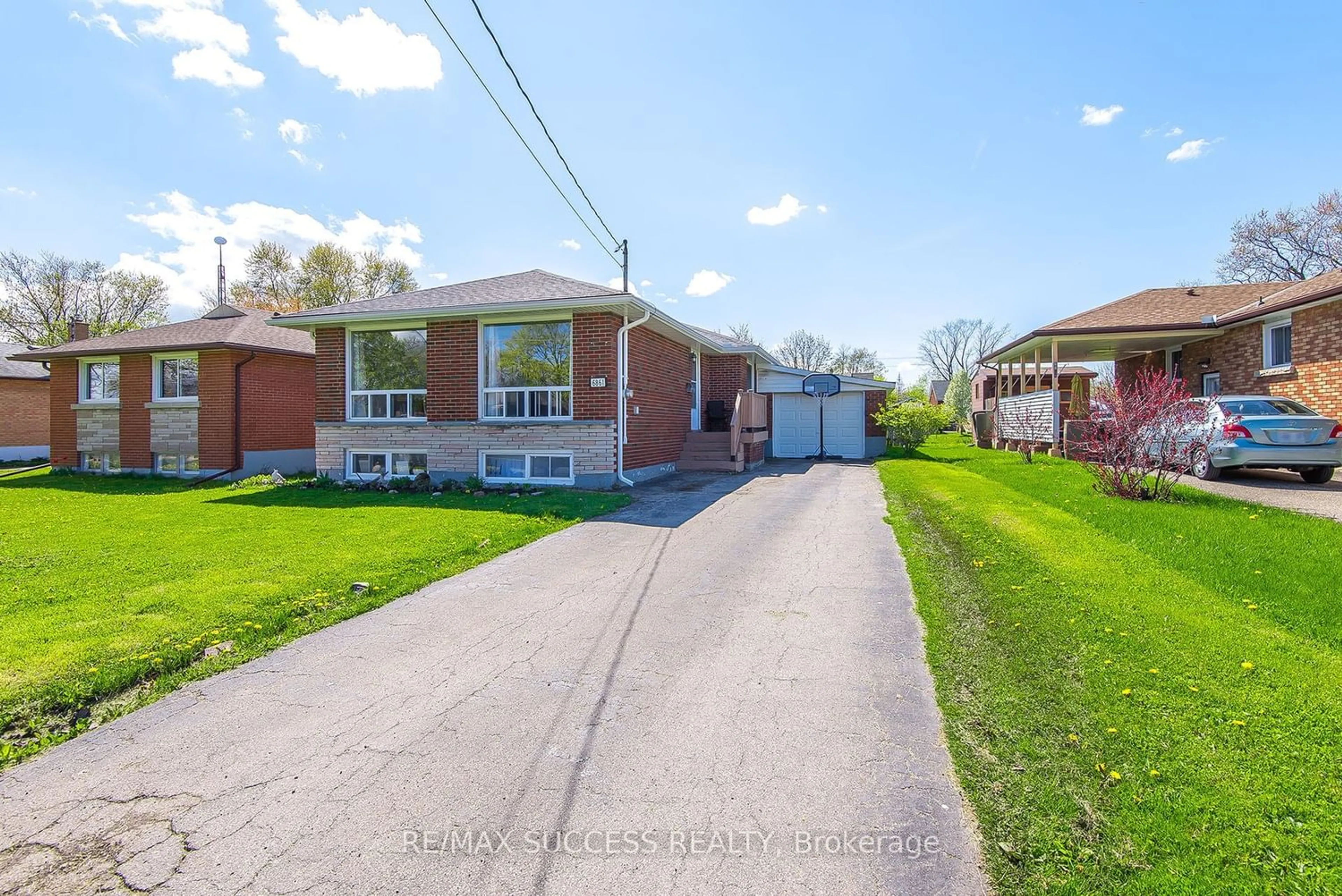 Frontside or backside of a home for 6861 Hagar Ave, Niagara Falls Ontario L2G 5M6