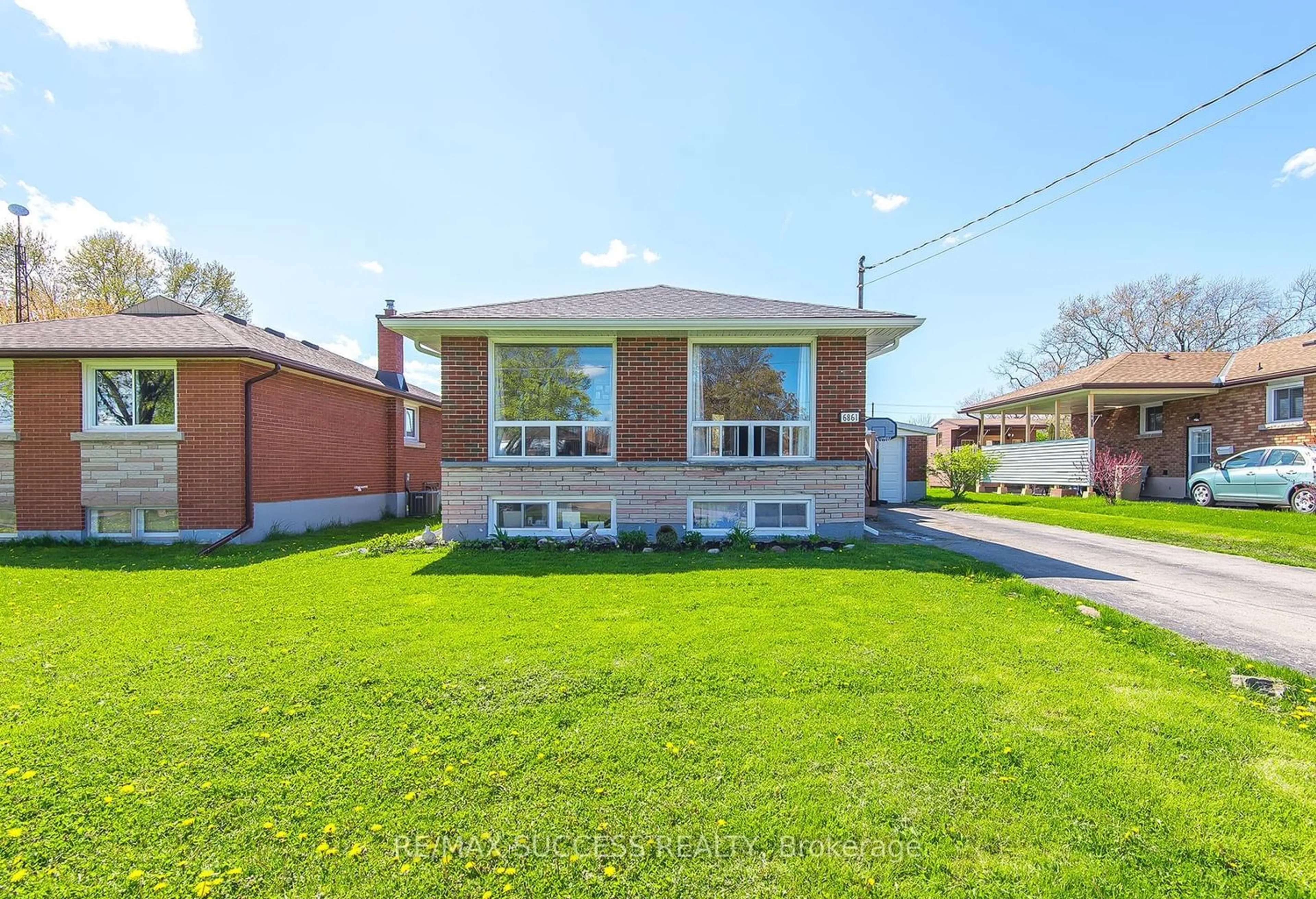 Frontside or backside of a home for 6861 Hagar Ave, Niagara Falls Ontario L2G 5M6